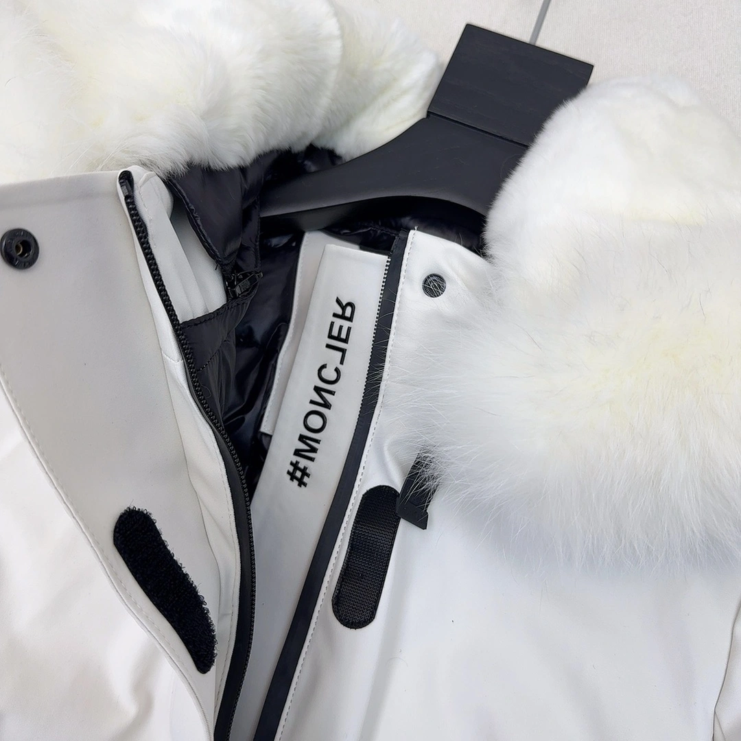 Moncler Down Jackets Packable 146378