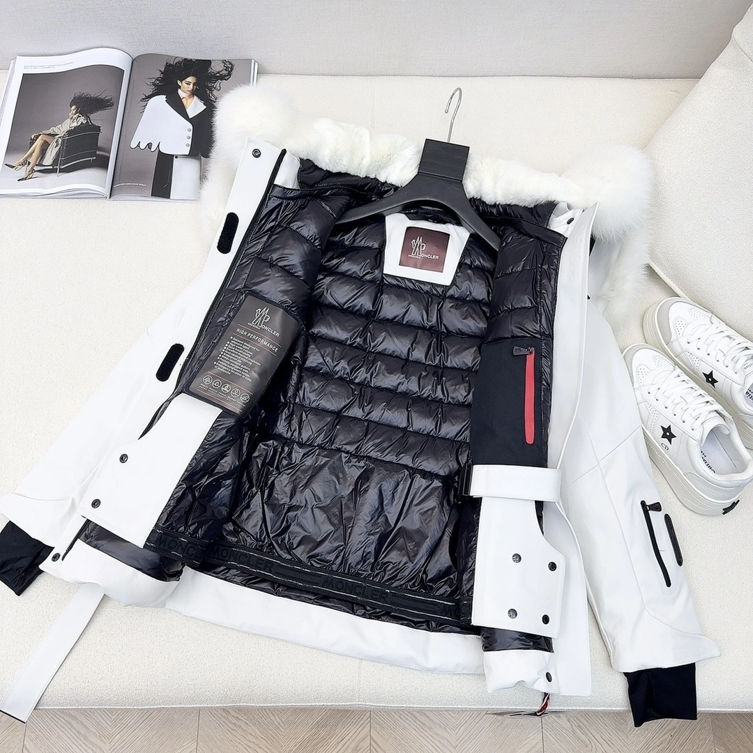 Moncler Down Jackets Packable 146378