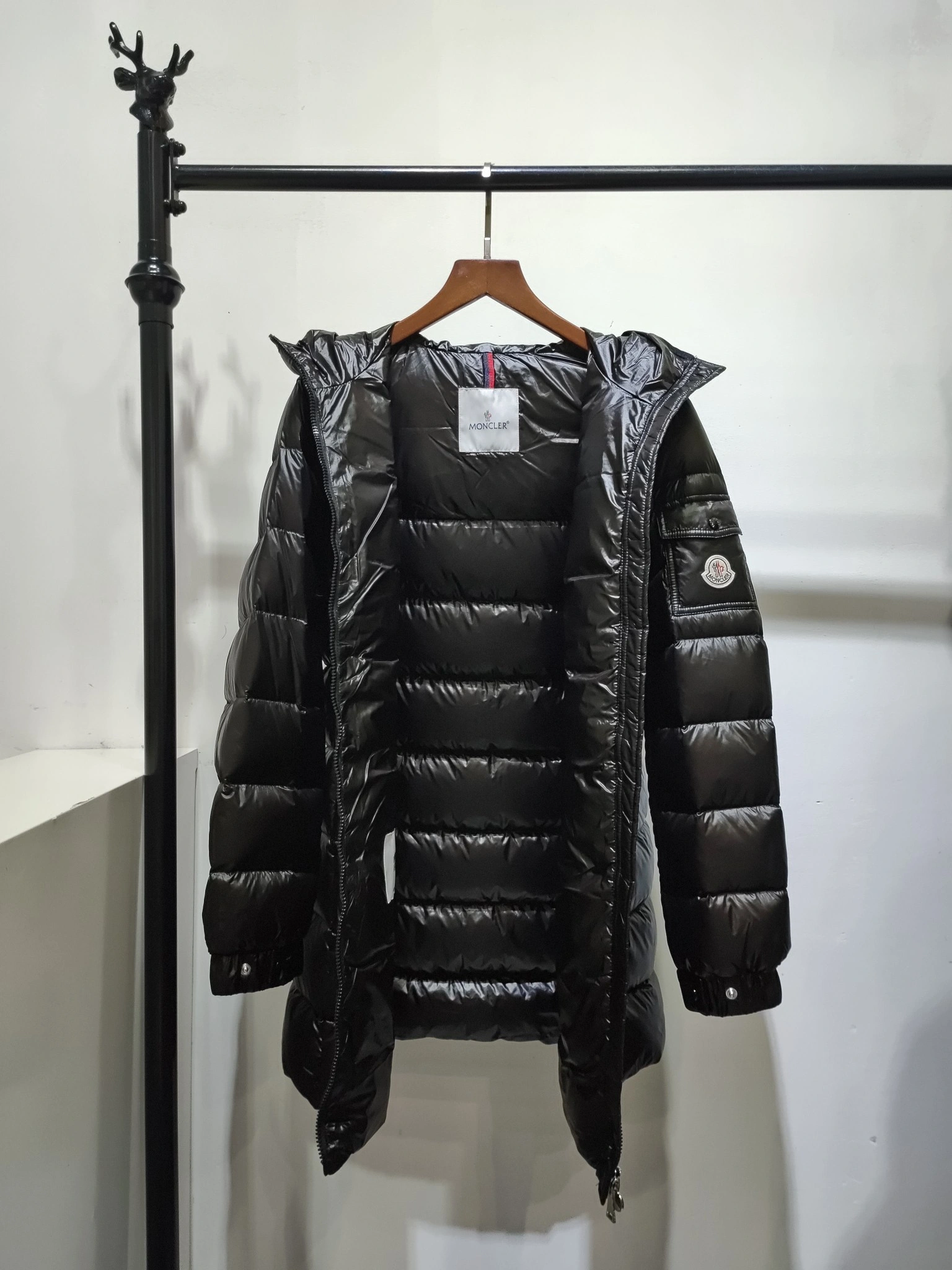 WaterResistant Moncler Down Jackets 146368