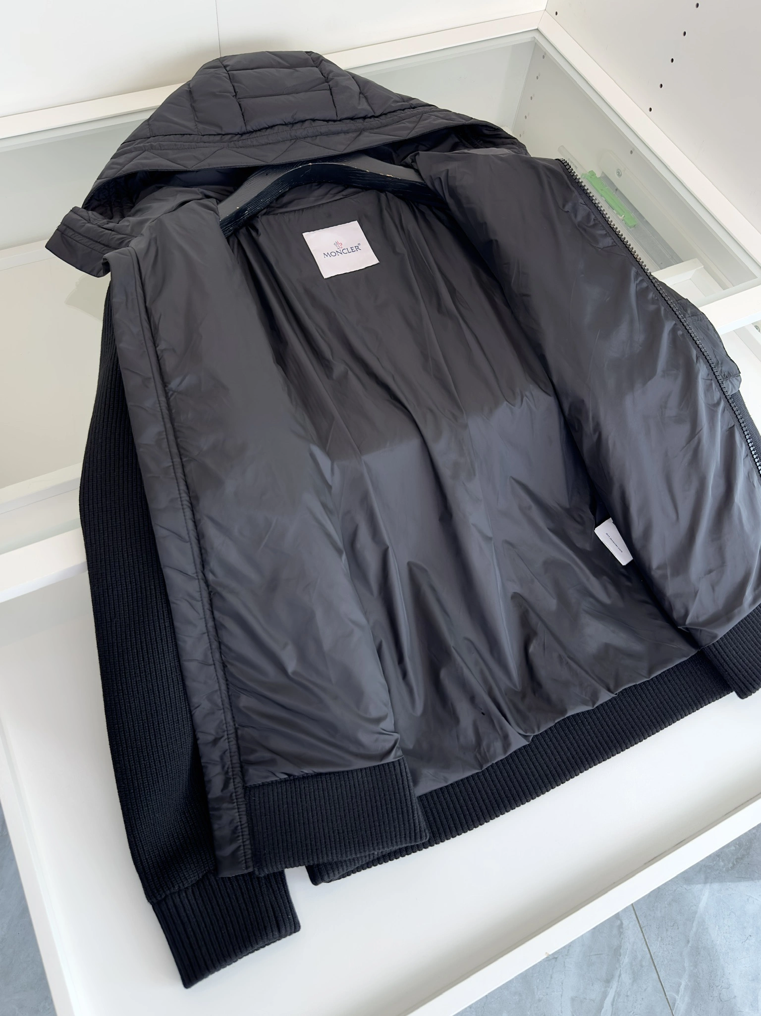 Trendsetting Moncler Down Jackets 146363