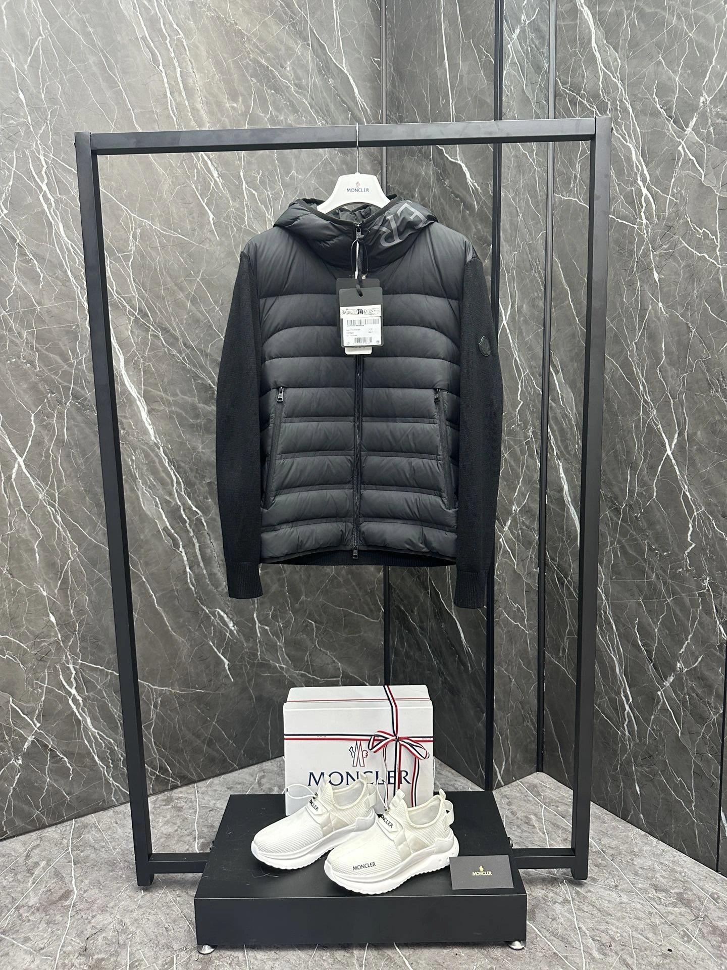 Bright Moncler Down Jackets 146386