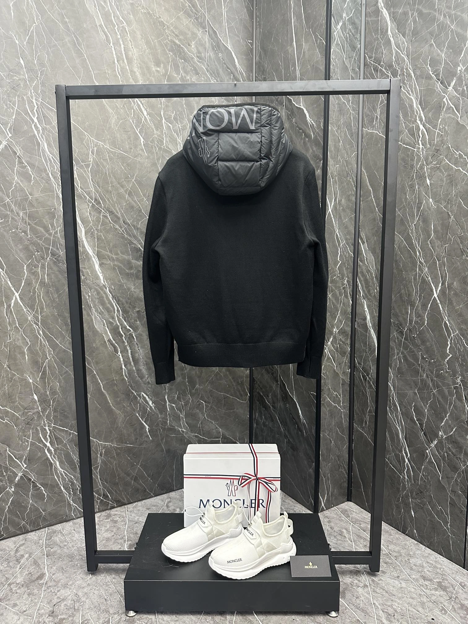 Bright Moncler Down Jackets 146386