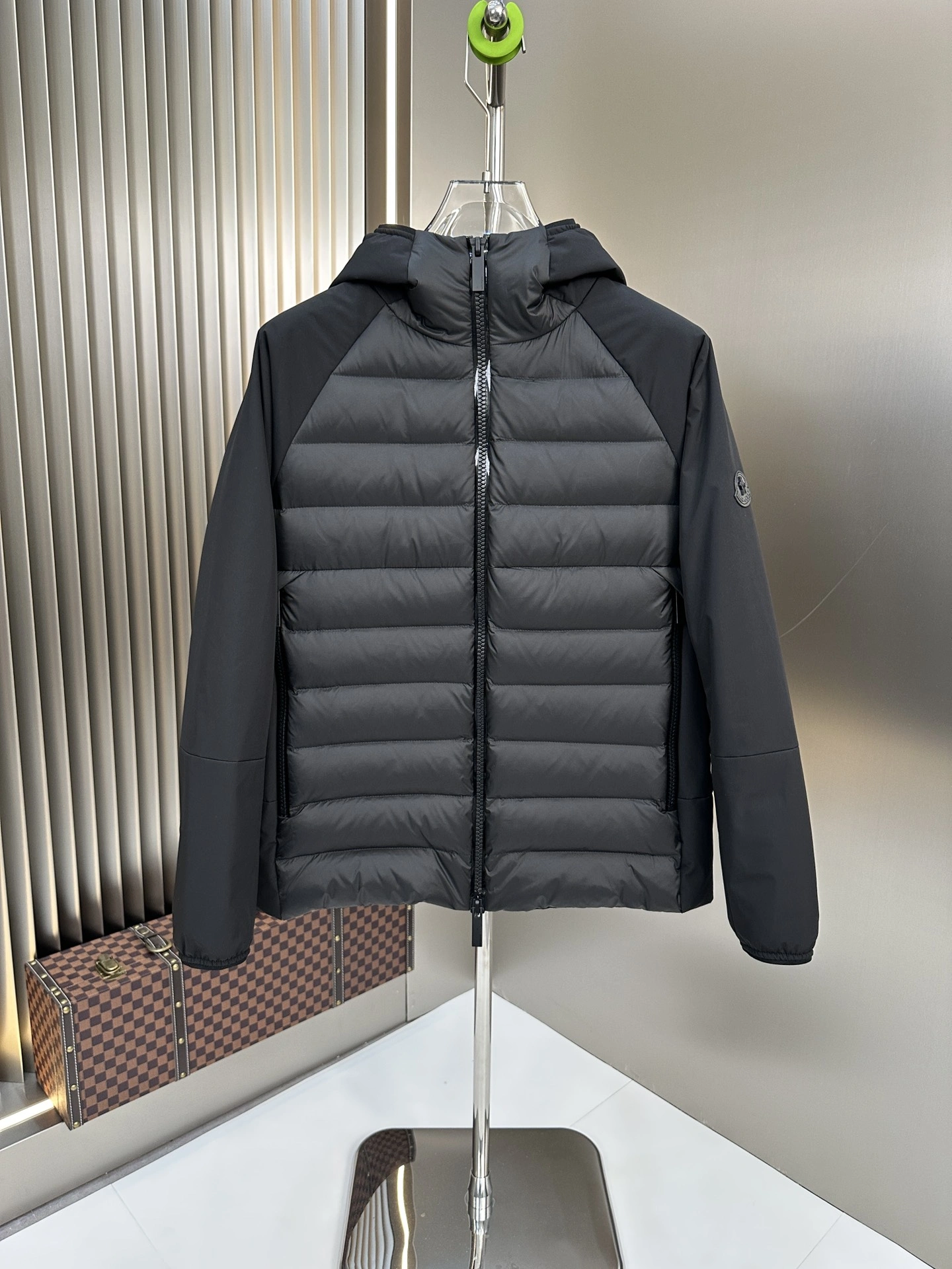 Moncler Down Jackets Chic 146380