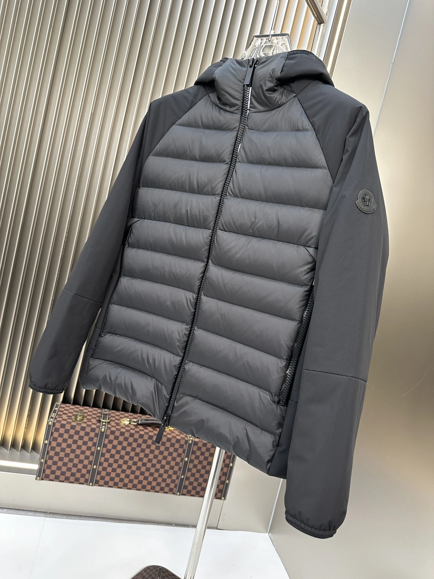Moncler Down Jackets Chic 146380
