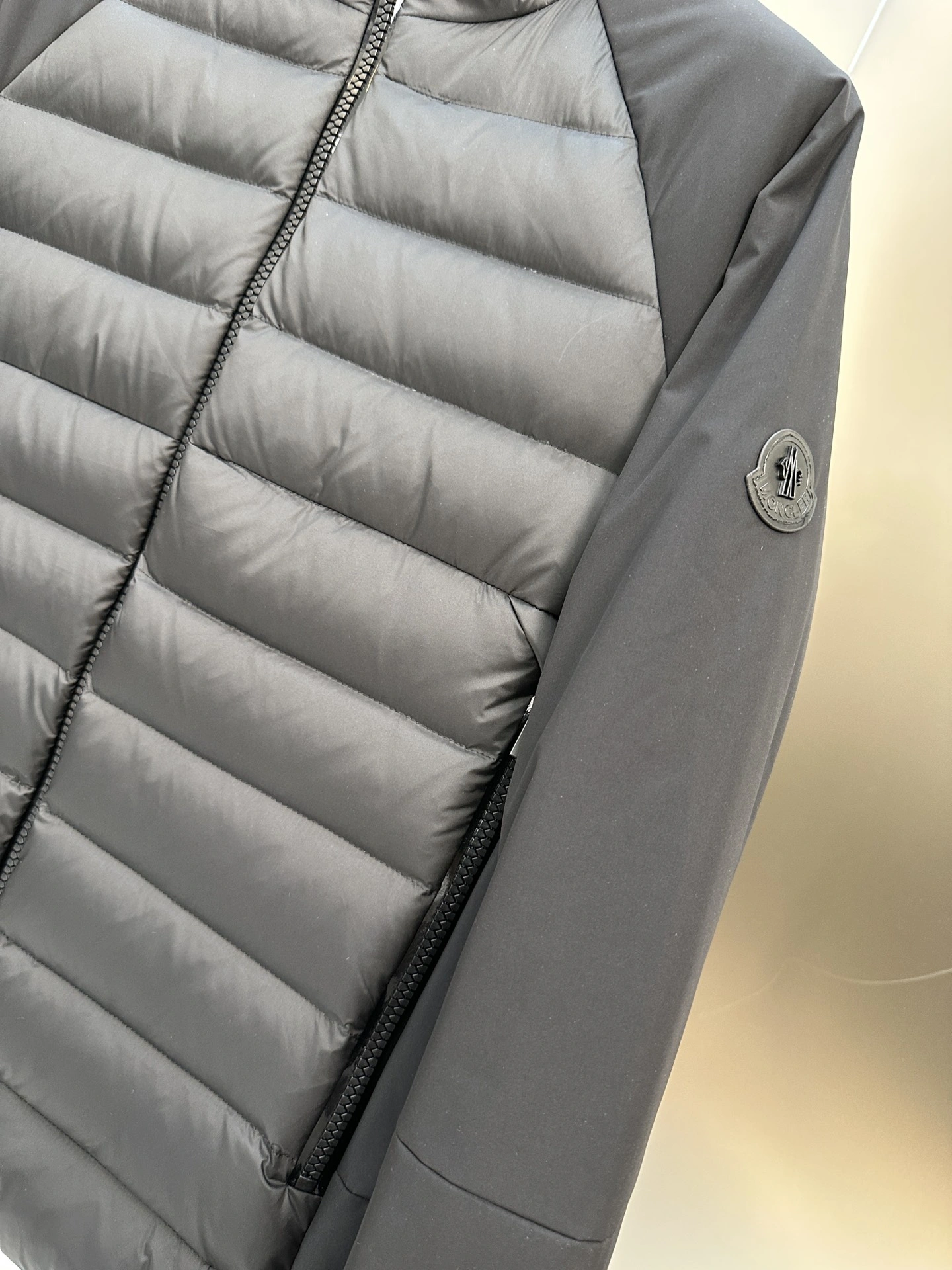 Moncler Down Jackets Chic 146380