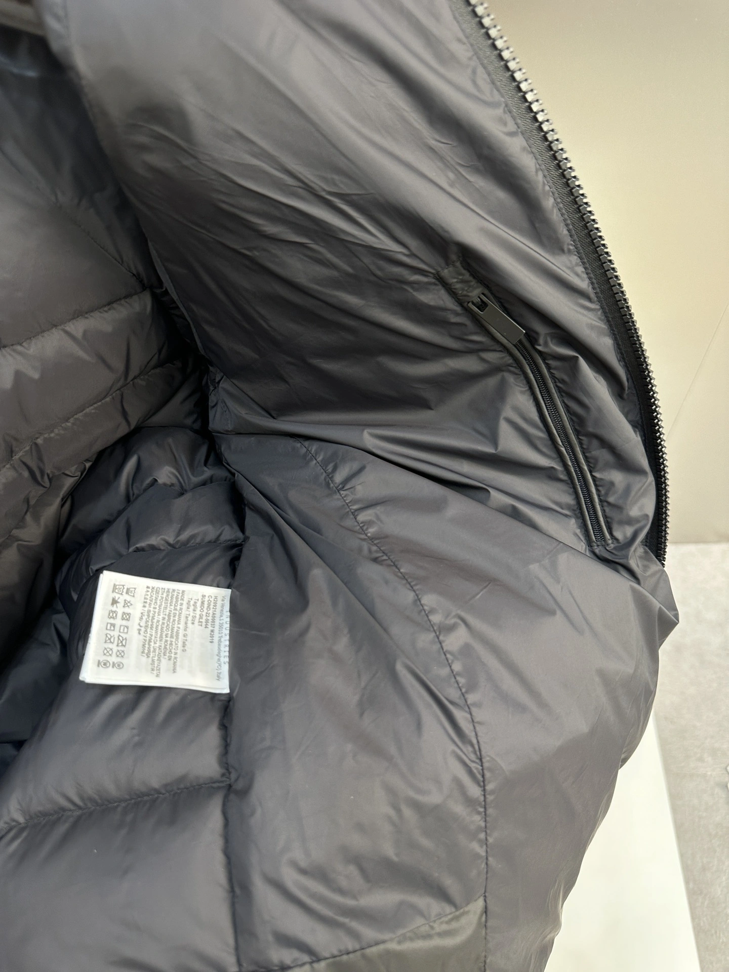 Moncler Down Jackets Chic 146380
