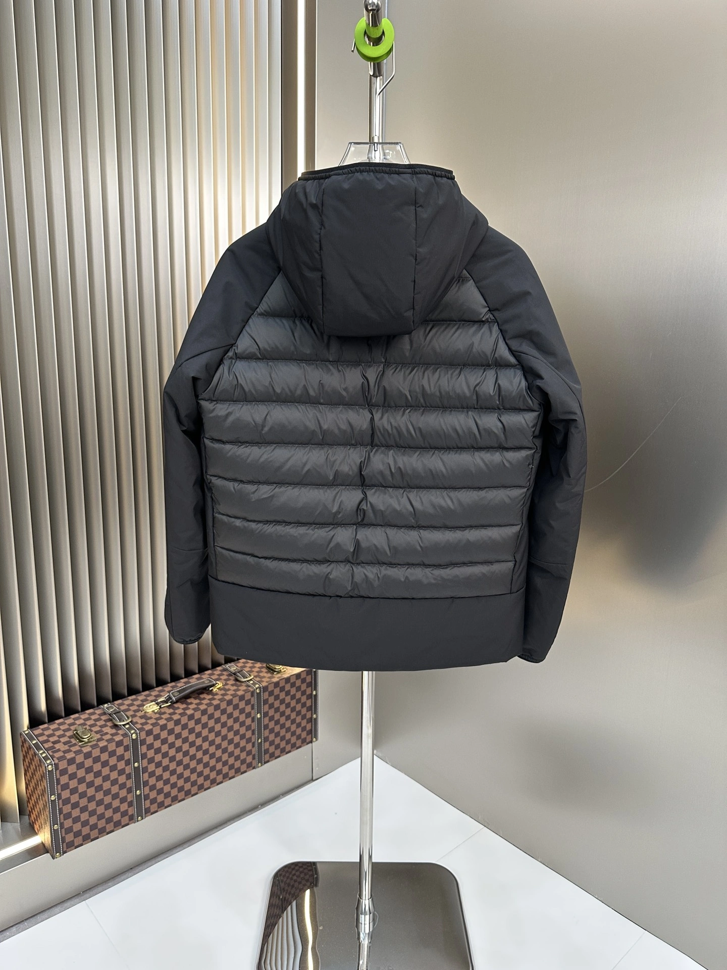 Moncler Down Jackets Chic 146380