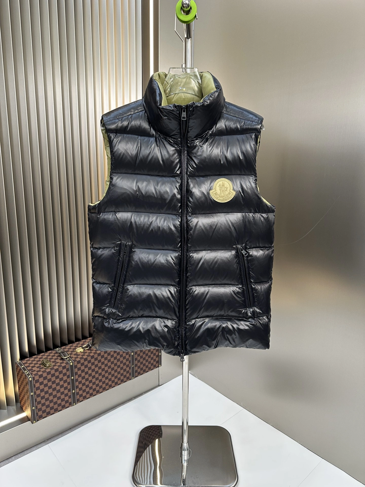 Moncler Down Jackets Durable 146361