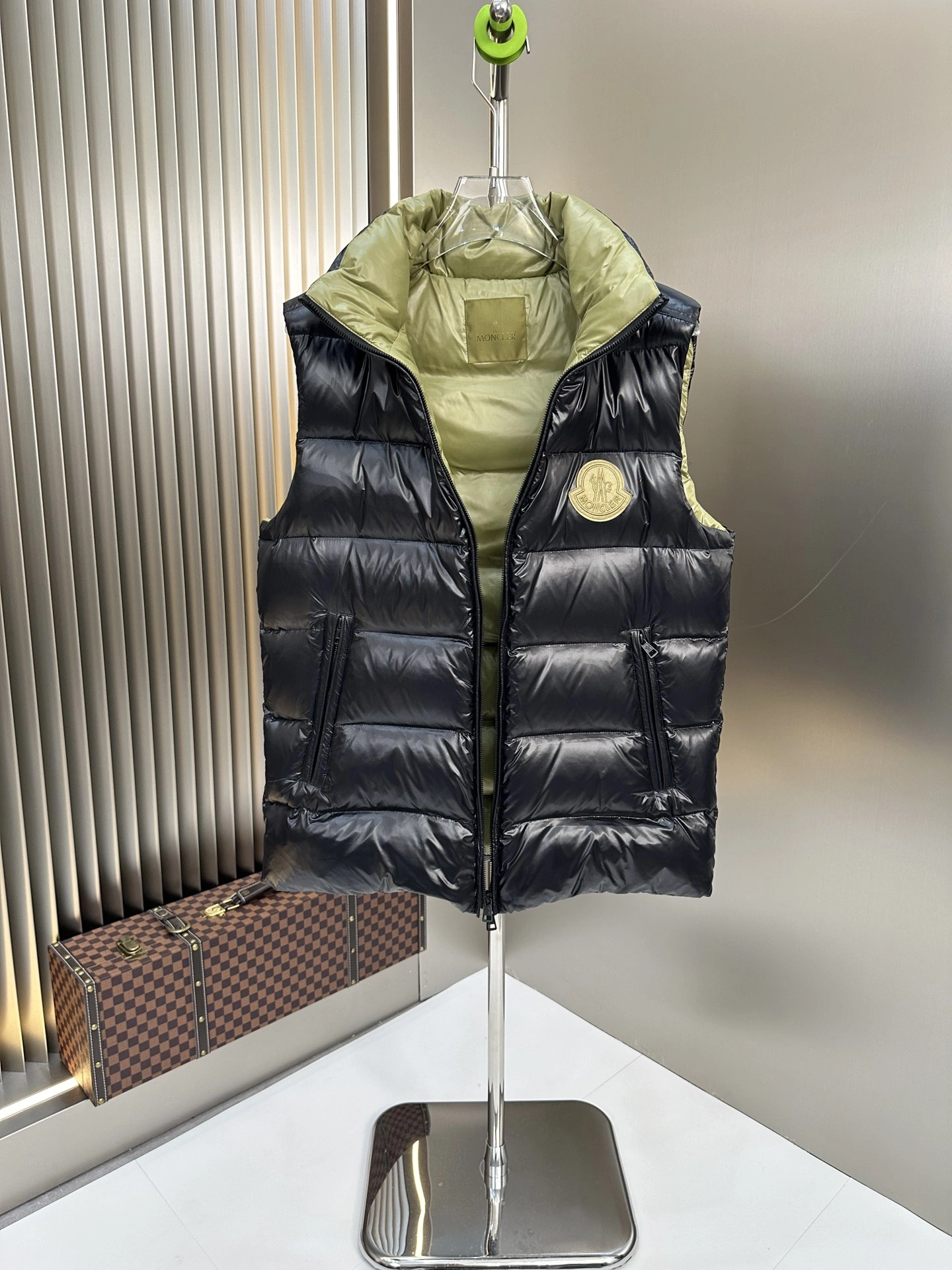 Moncler Down Jackets Durable 146361