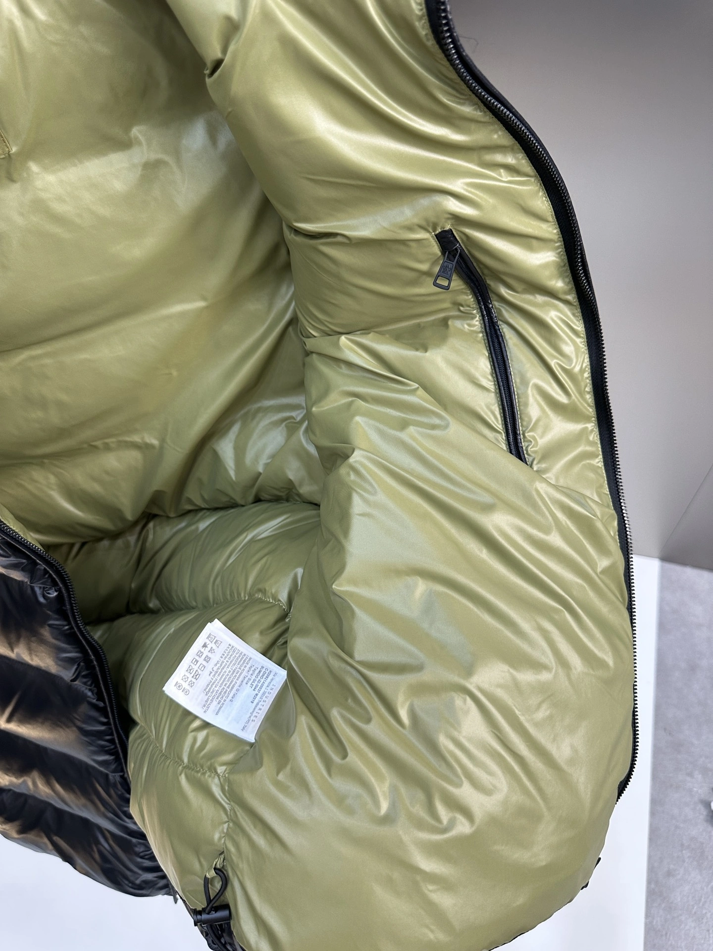 Moncler Down Jackets Durable 146361