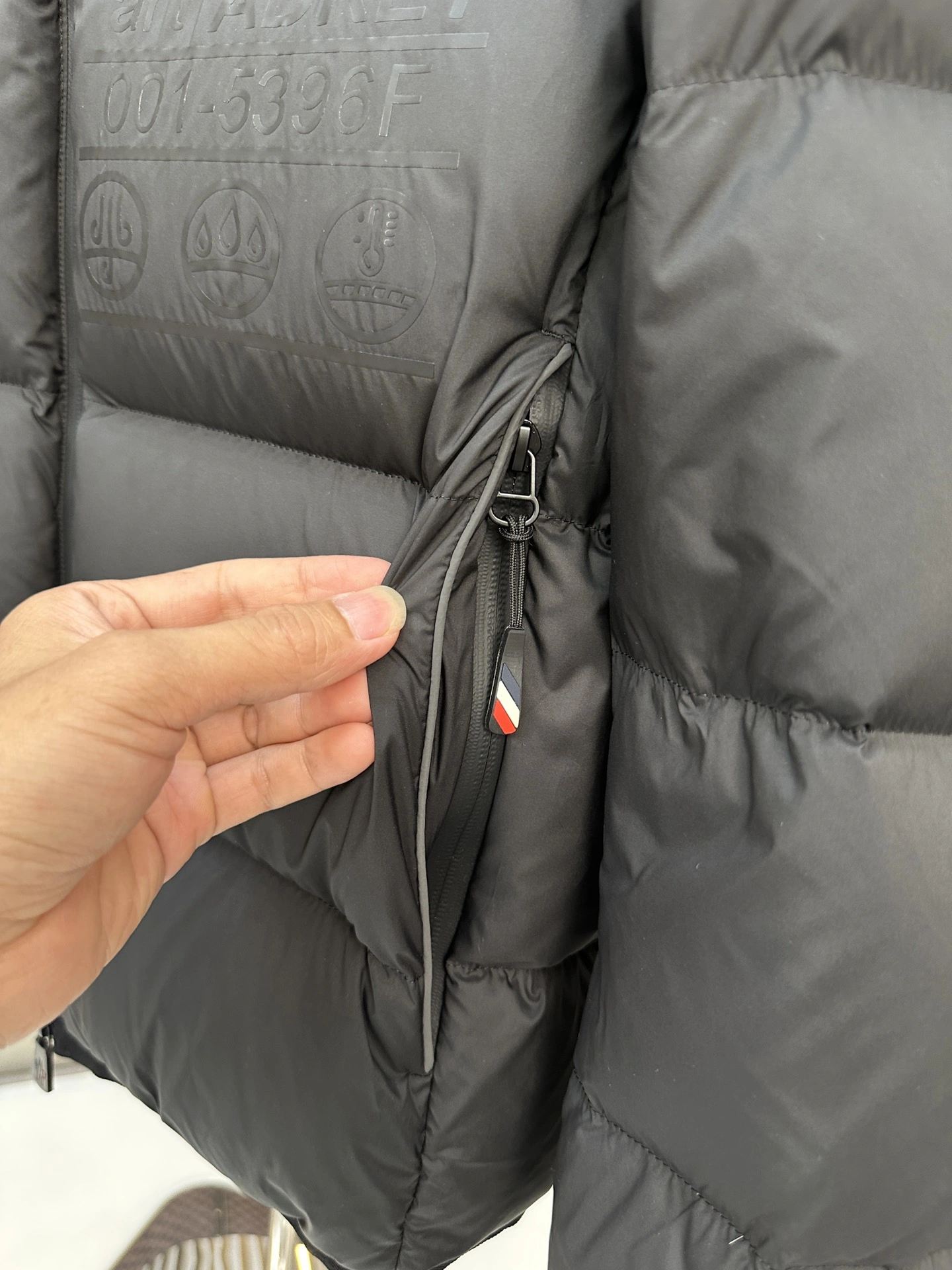 Neat Moncler Down Jackets 146369