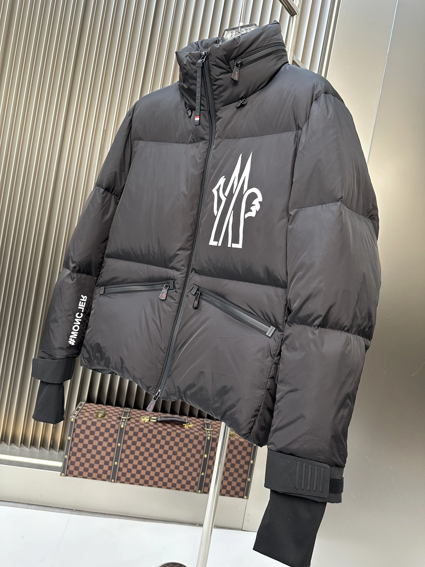 Moncler Down Jackets Soft 146357