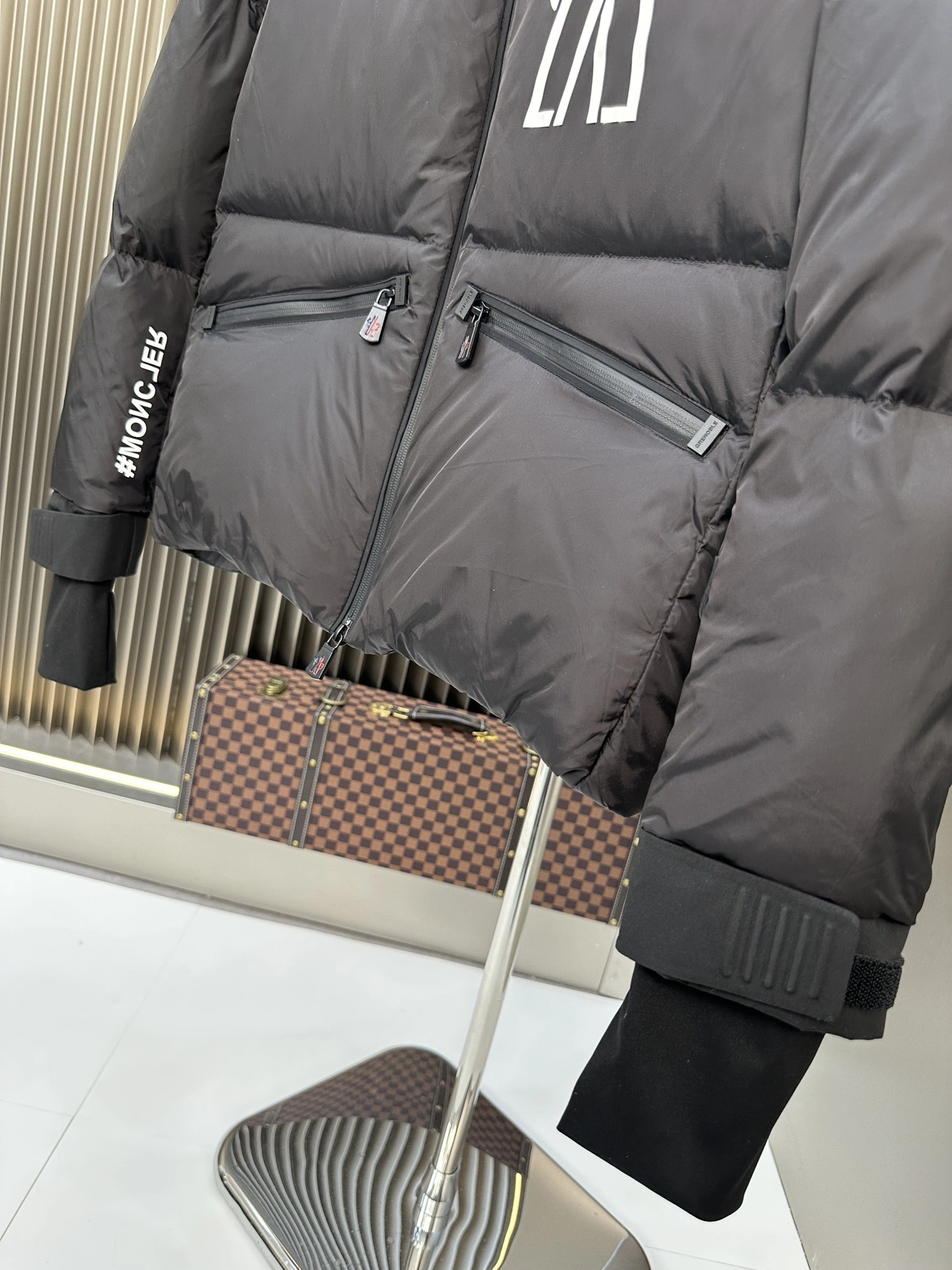 Moncler Down Jackets Soft 146357
