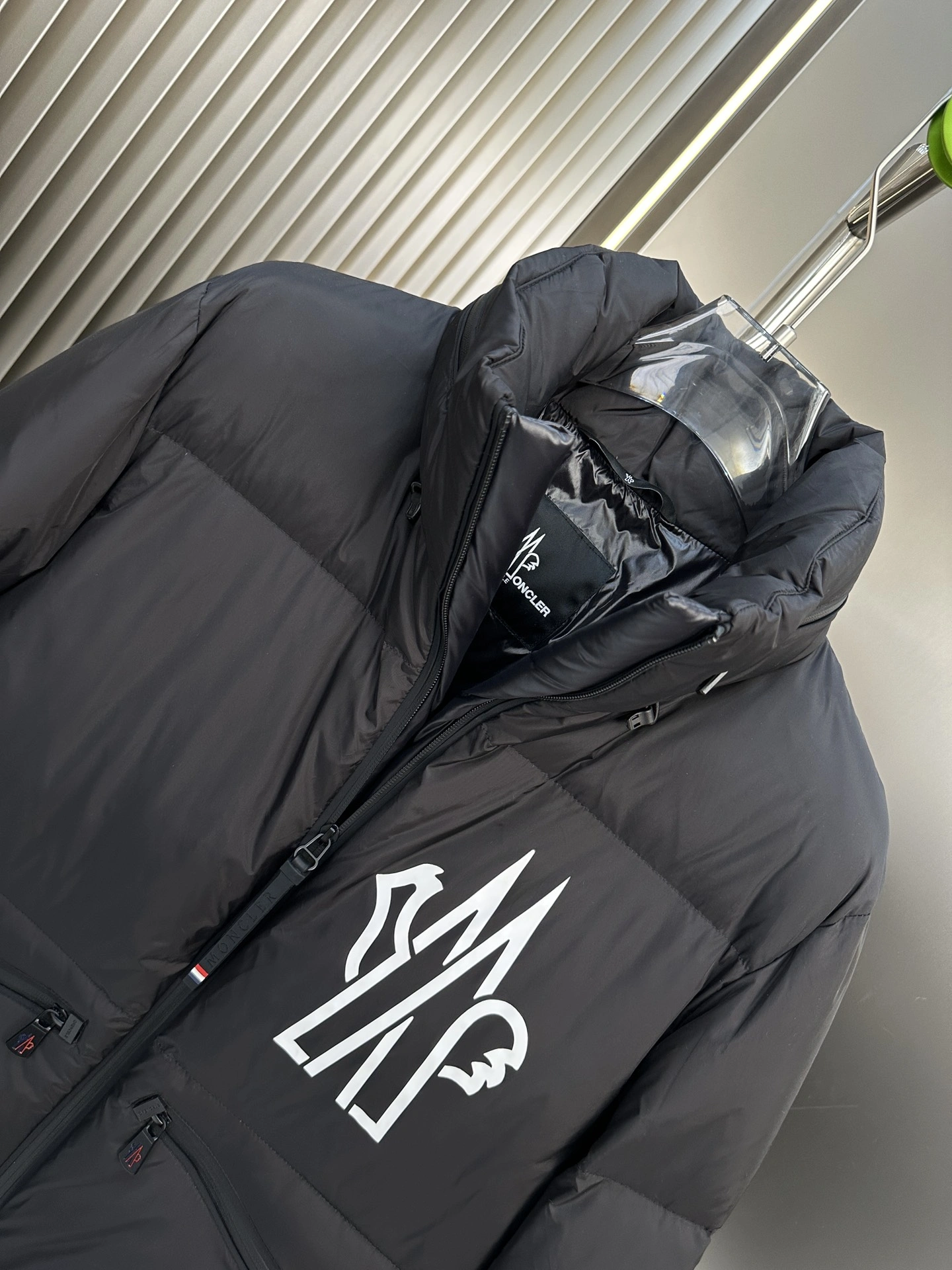 Moncler Down Jackets Soft 146357