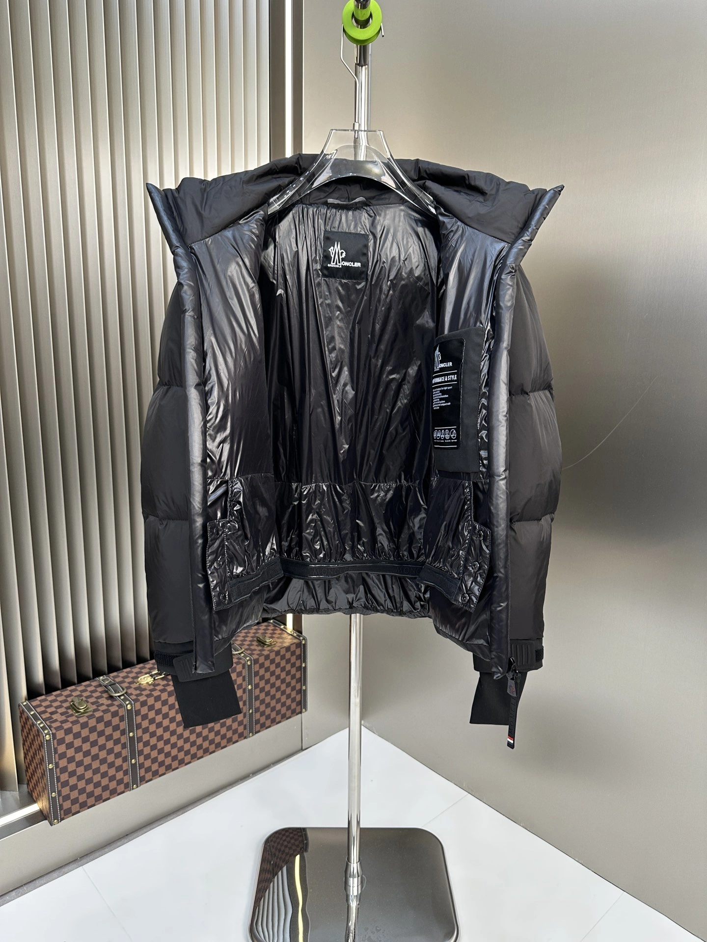 Moncler Down Jackets Soft 146357