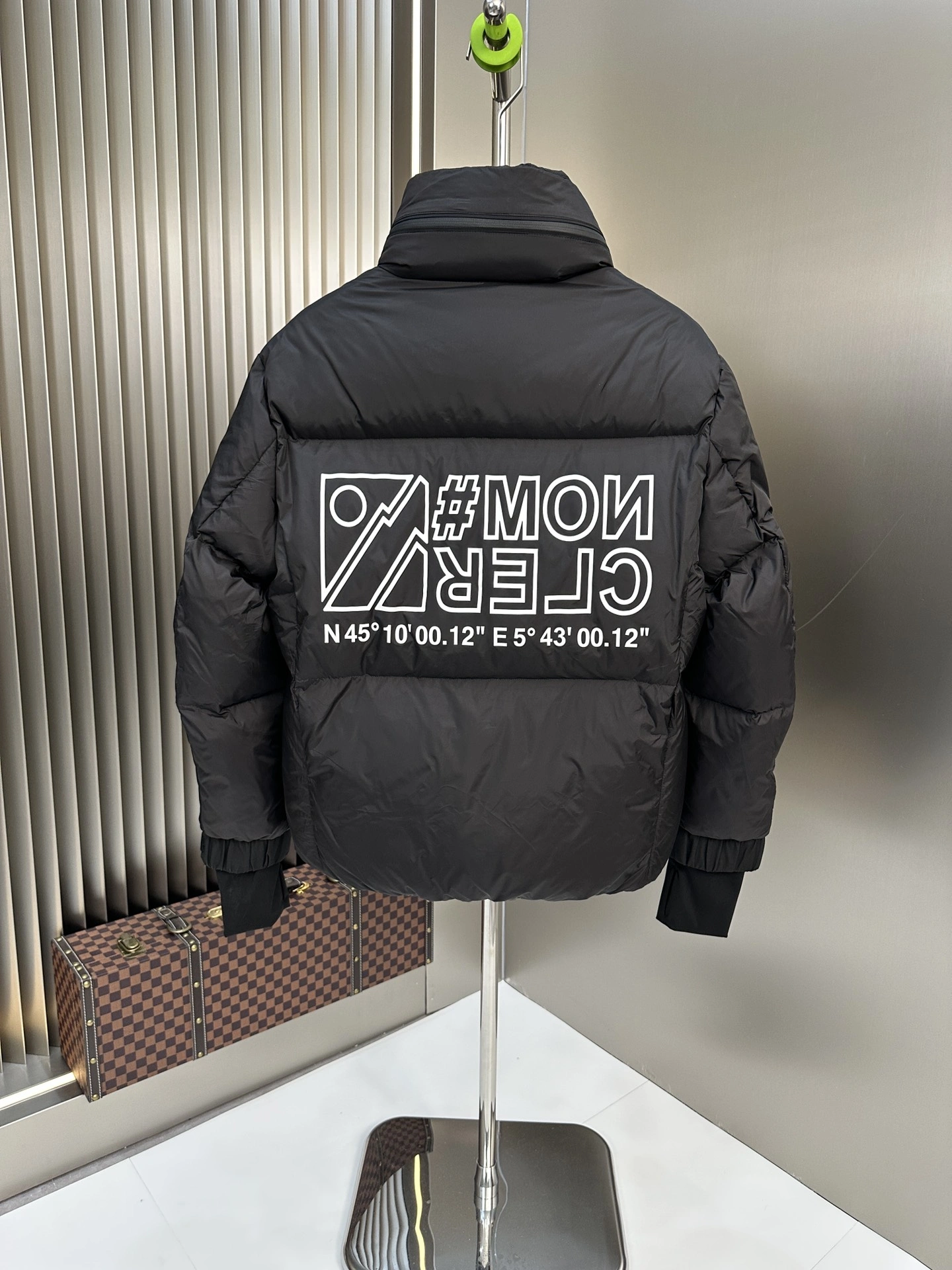 Moncler Down Jackets Soft 146357
