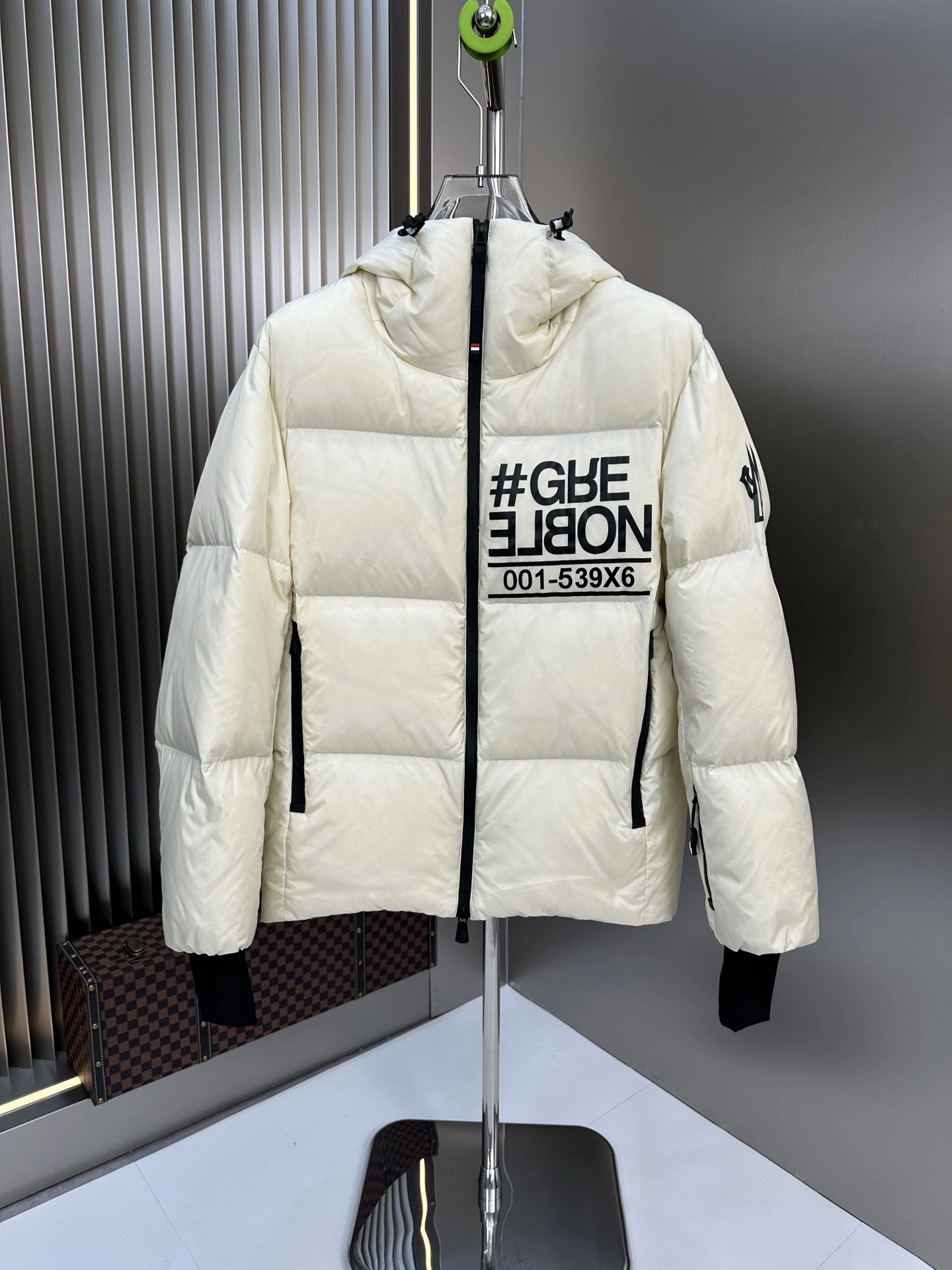 Durable Moncler Down Jackets 146360