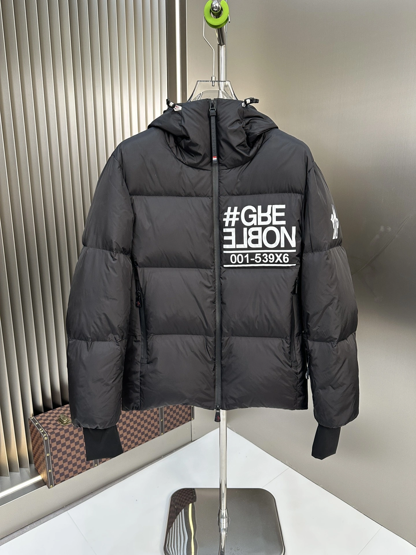 Durable Moncler Down Jackets 146360