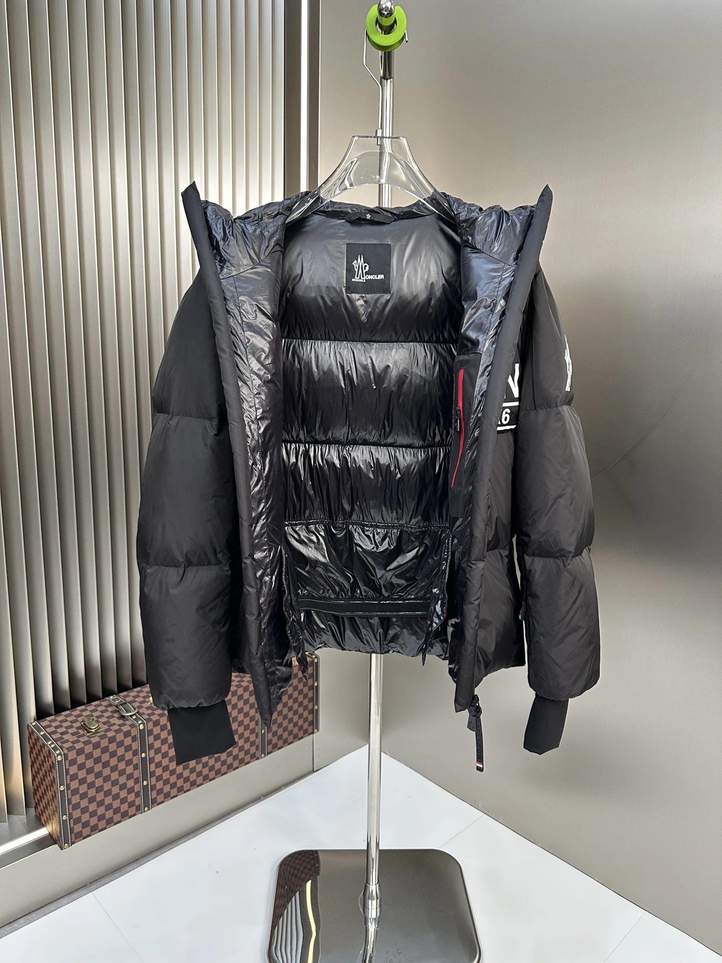 Durable Moncler Down Jackets 146360