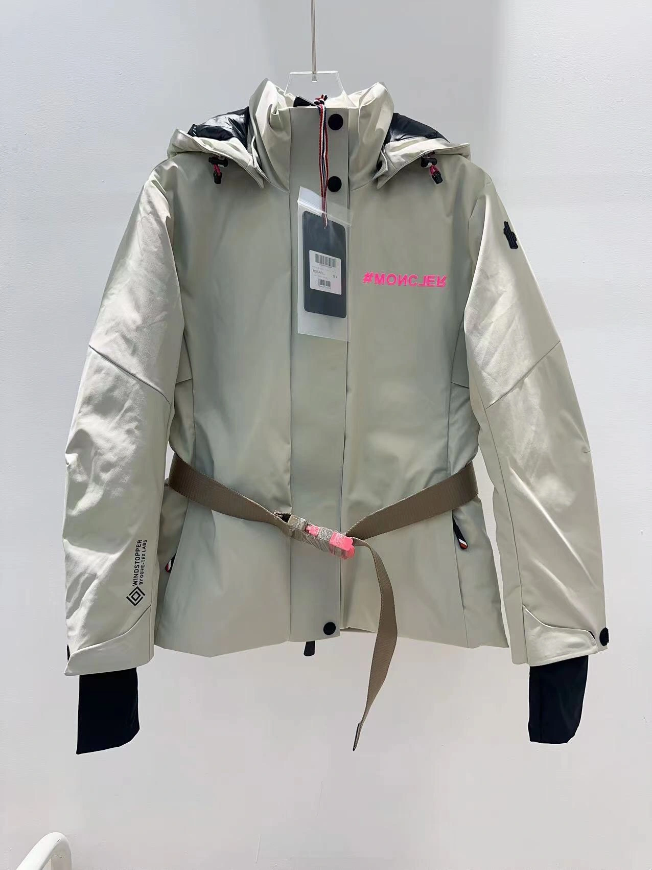 Stretchable Moncler Down Jackets 146352