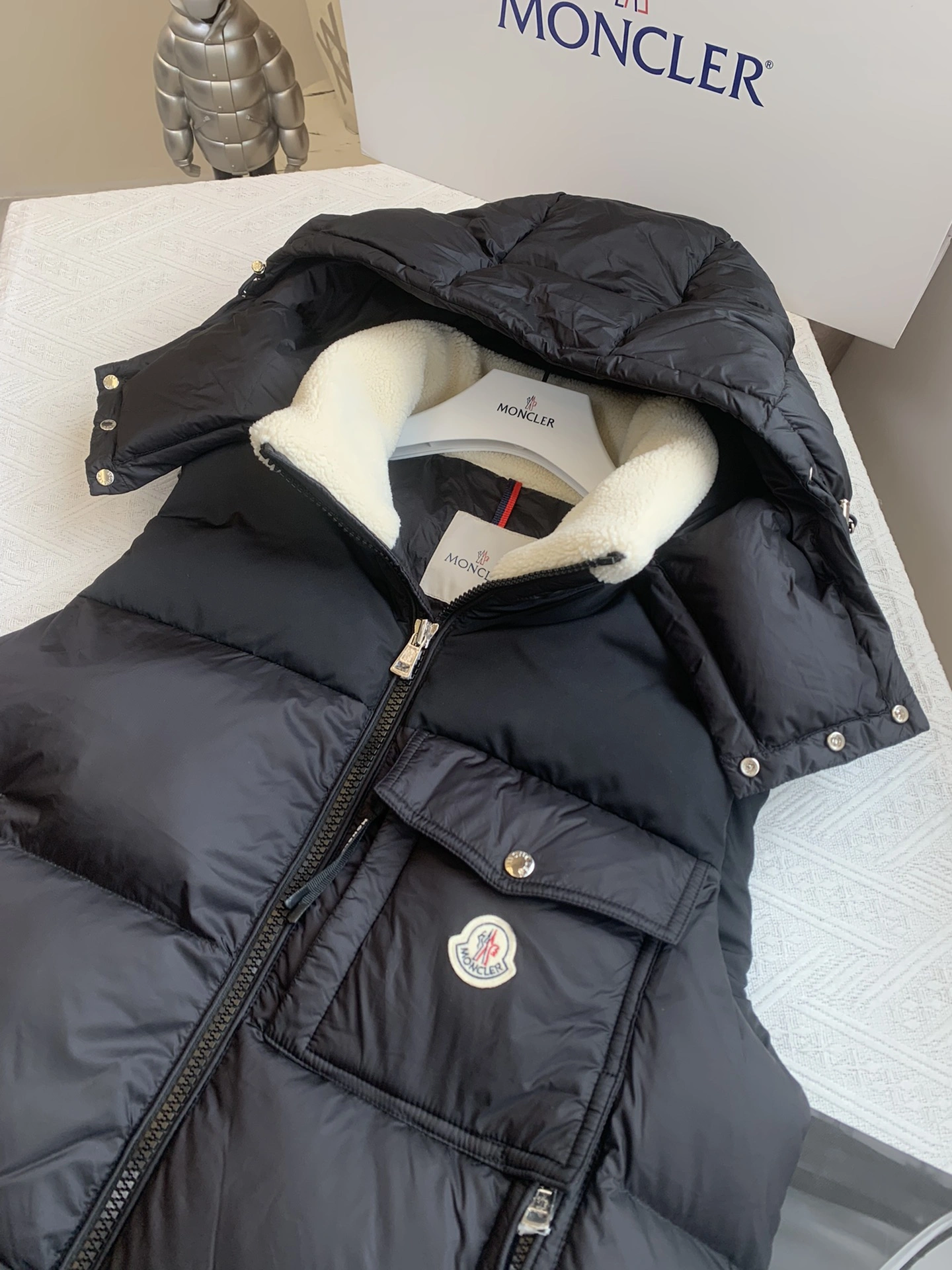 Moncler Down Jackets FlexibleFit 146347