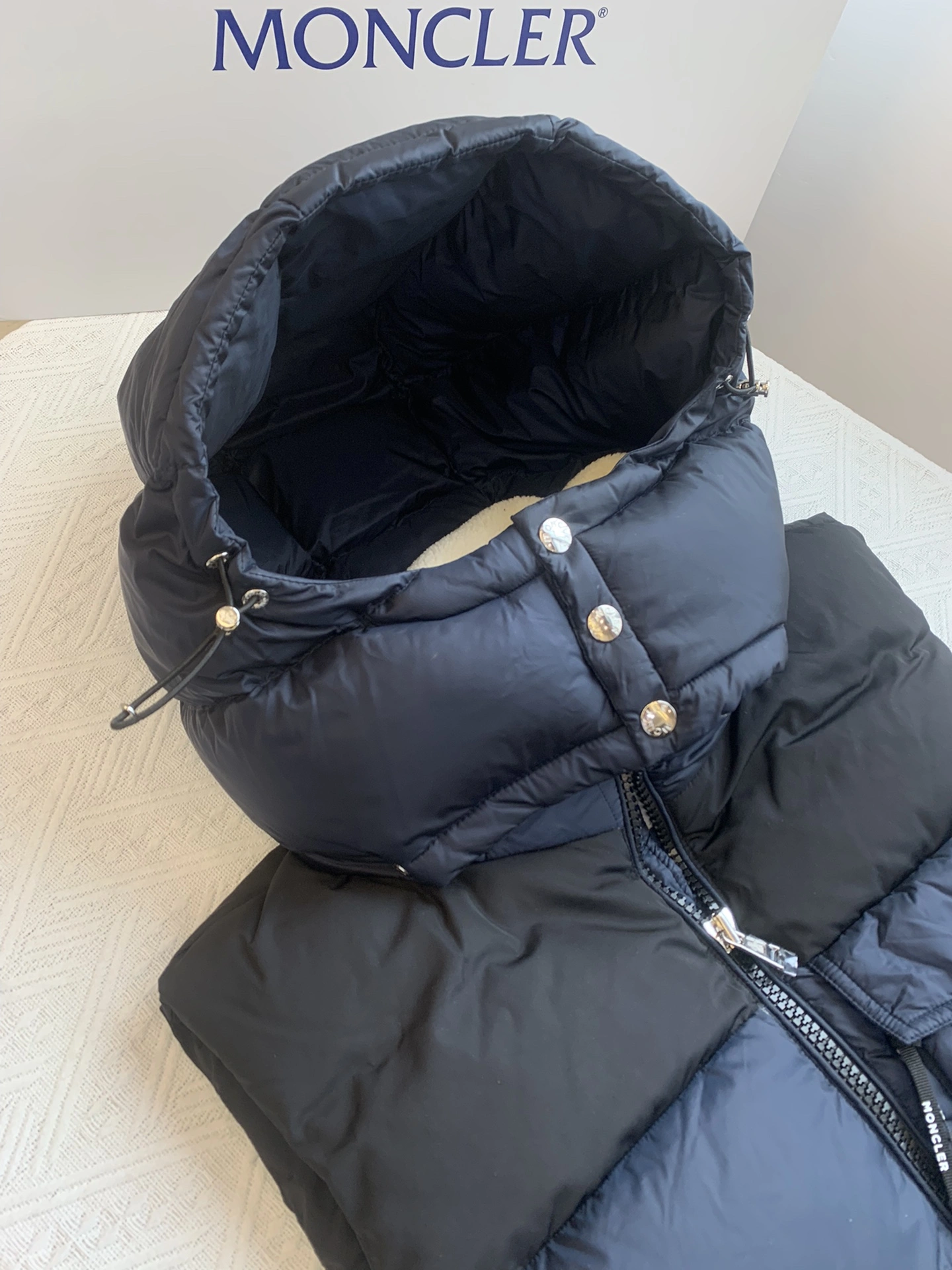 FlexibleFit Moncler Down Jackets 146349