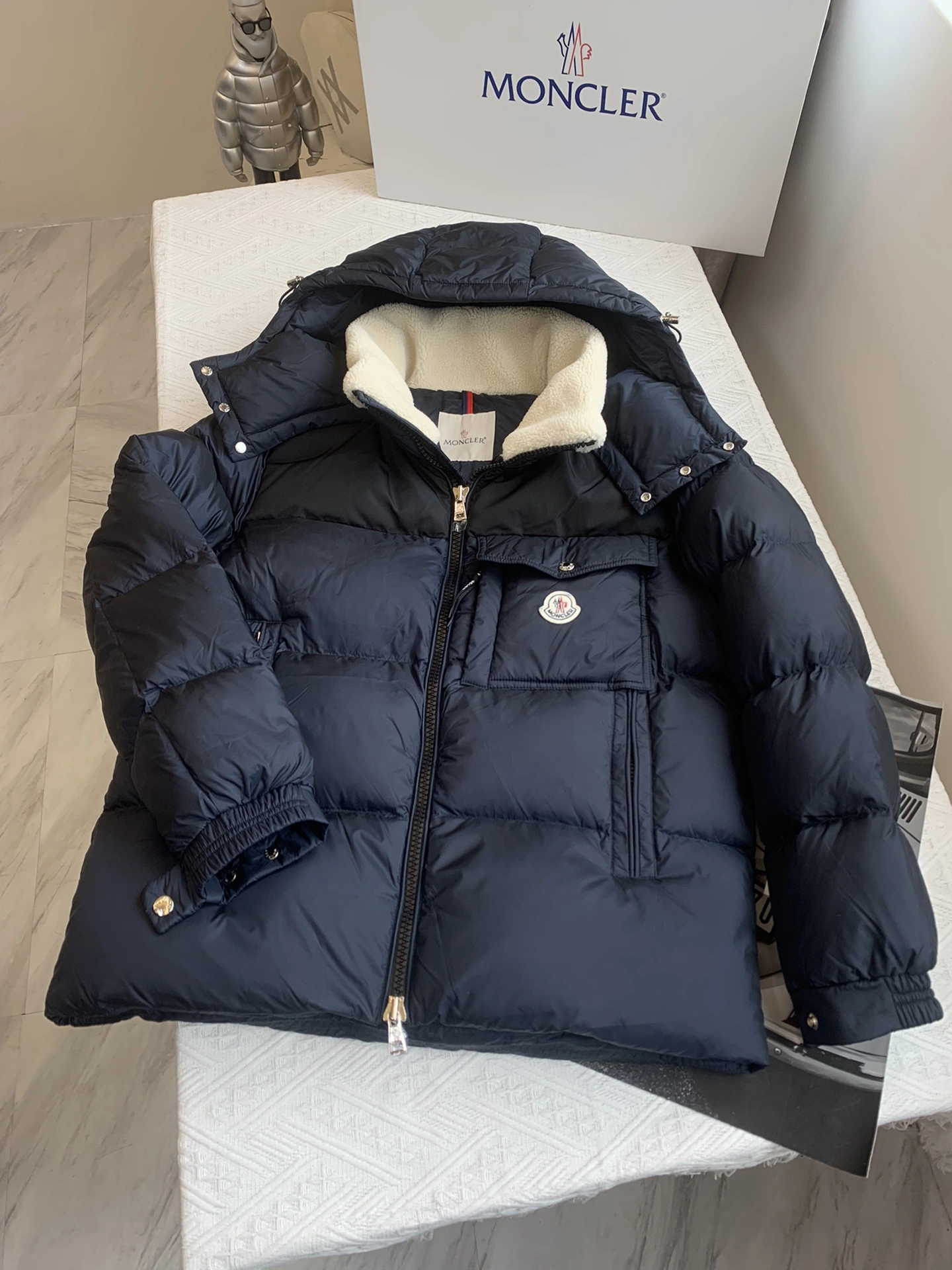 Bold Moncler Down Jackets 146350