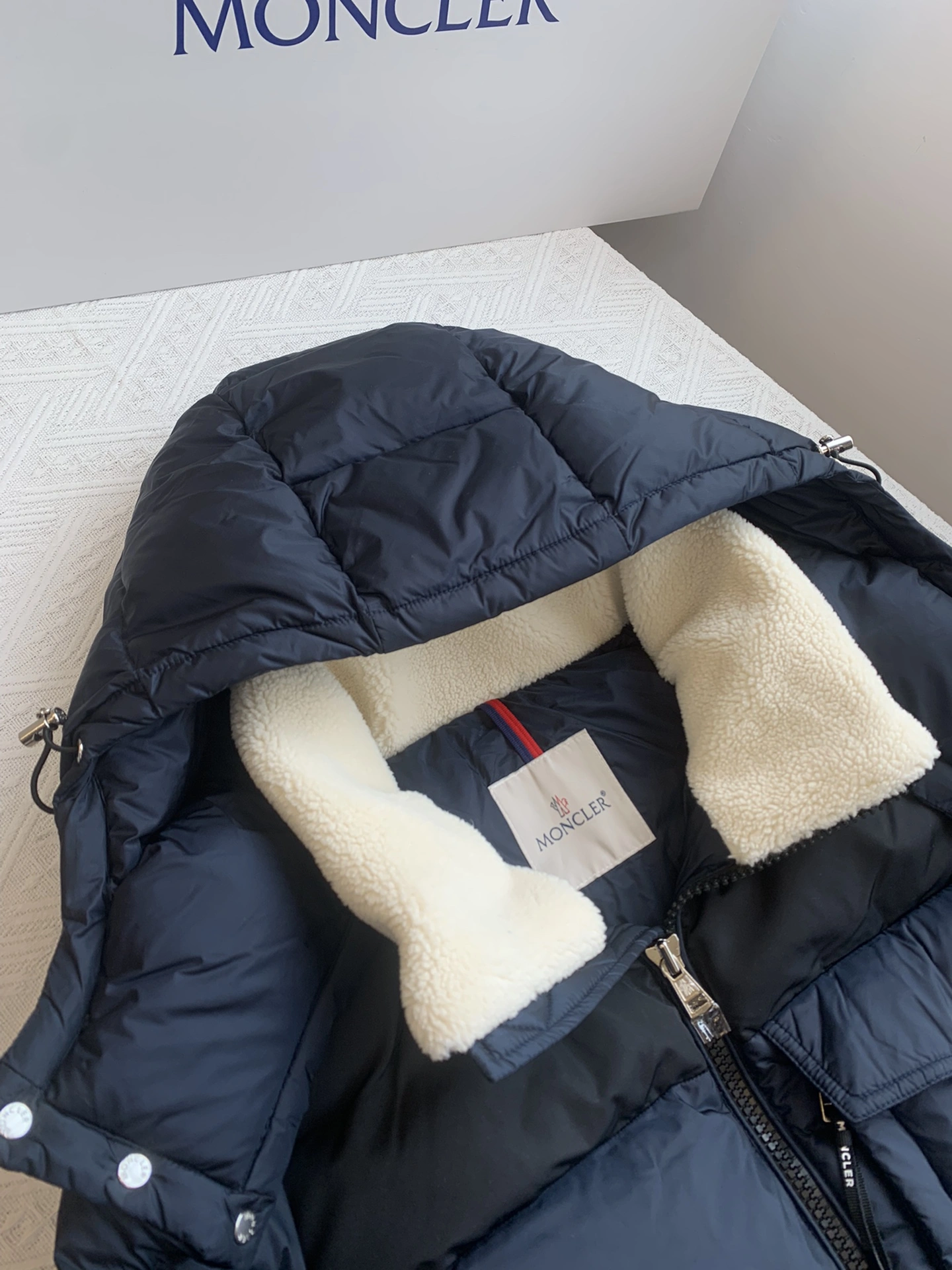Bold Moncler Down Jackets 146350