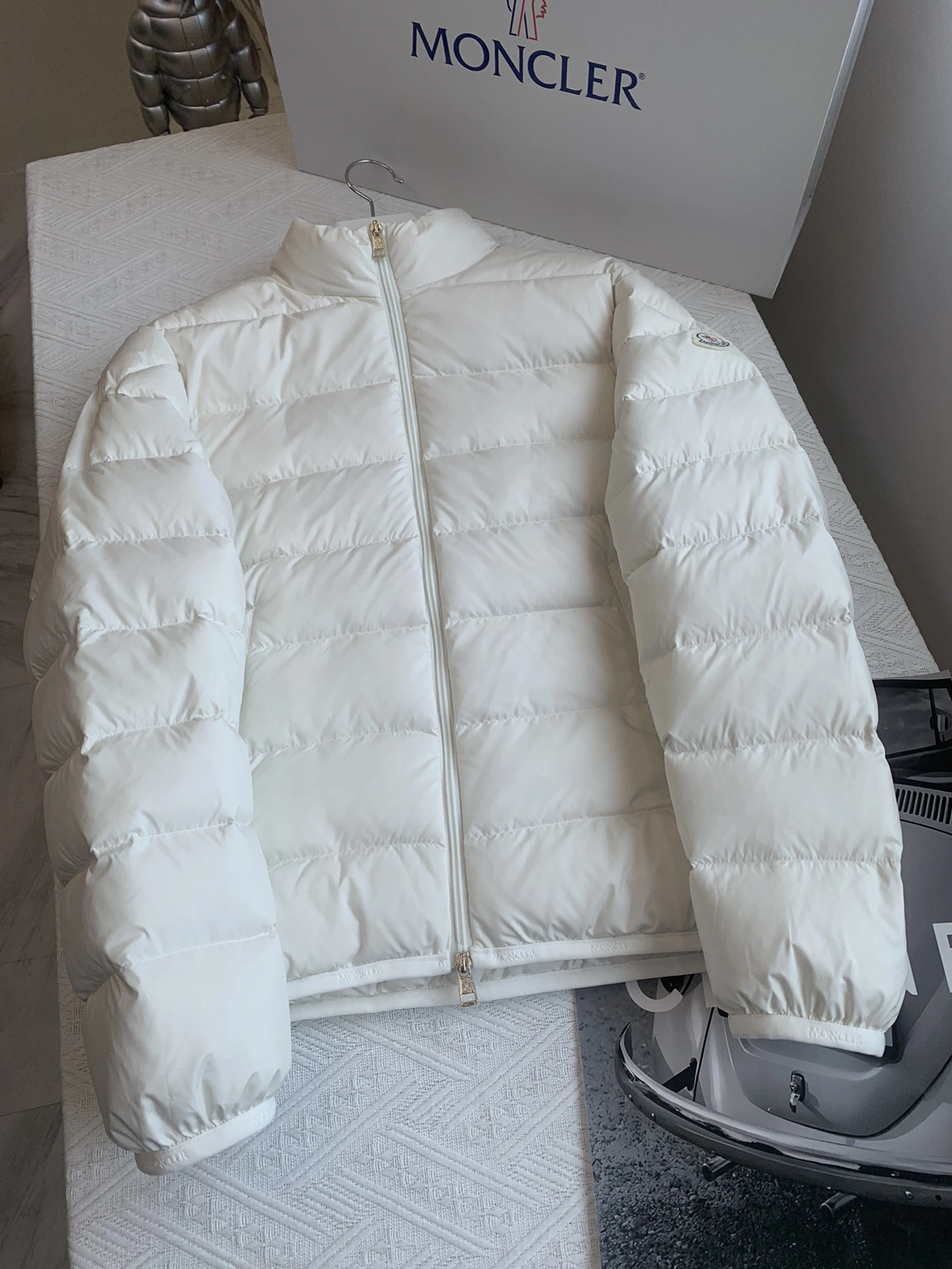 Moncler Down Jackets Fashionable 146340