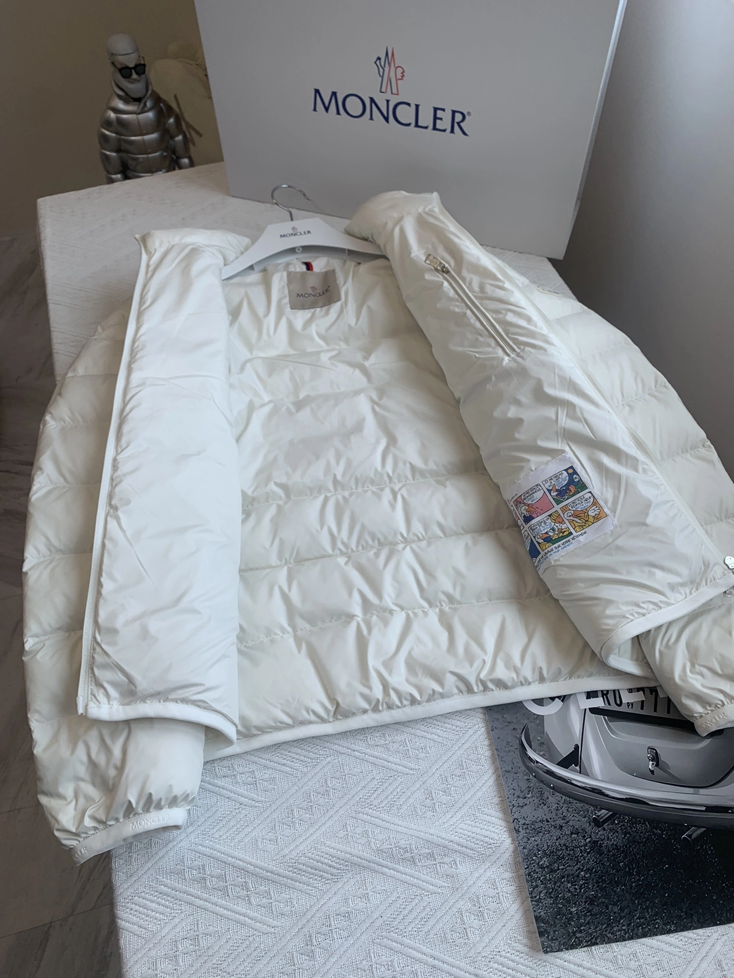 Moncler Down Jackets Fashionable 146340