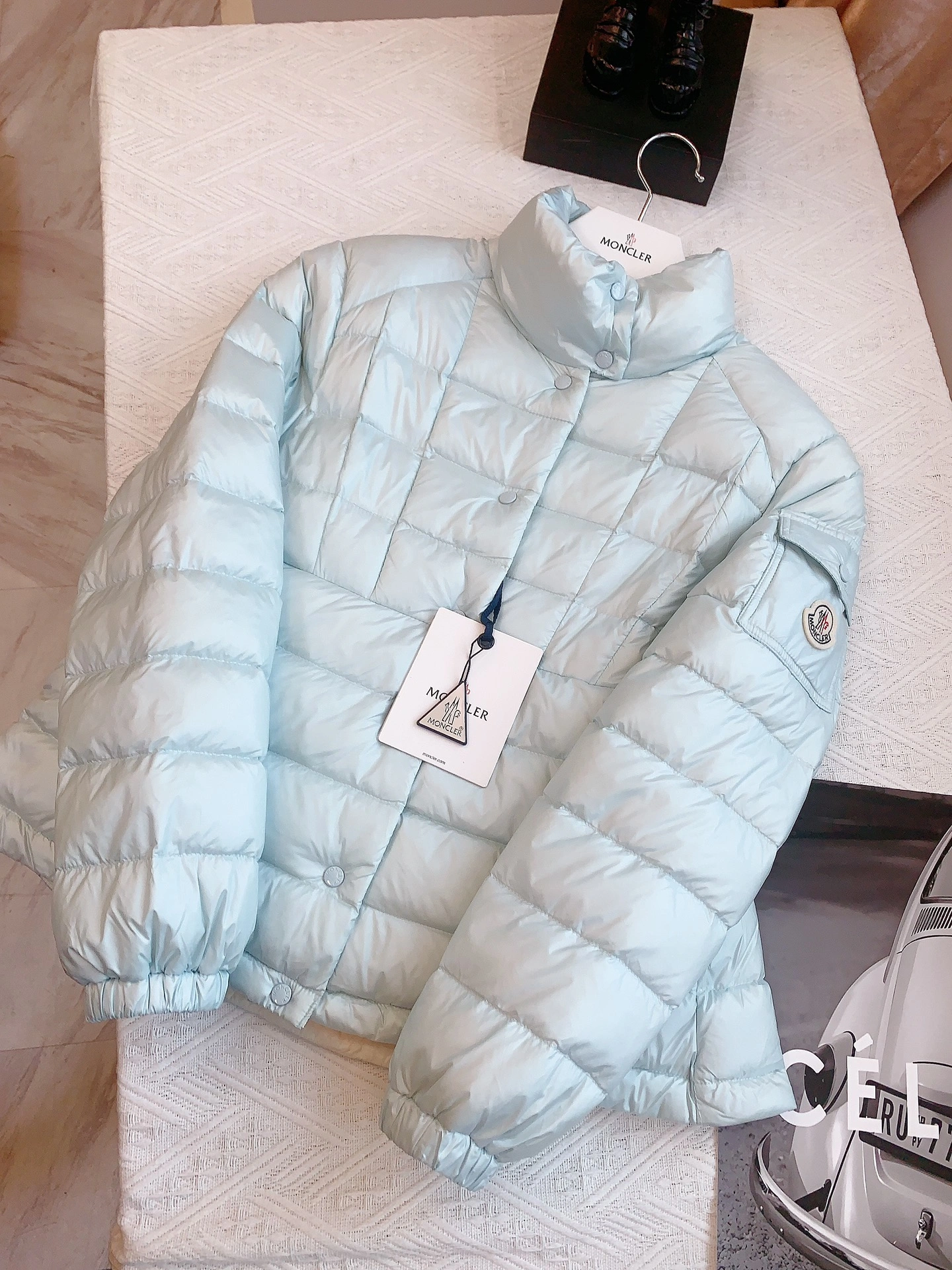 Neat Moncler Down Jackets 146335