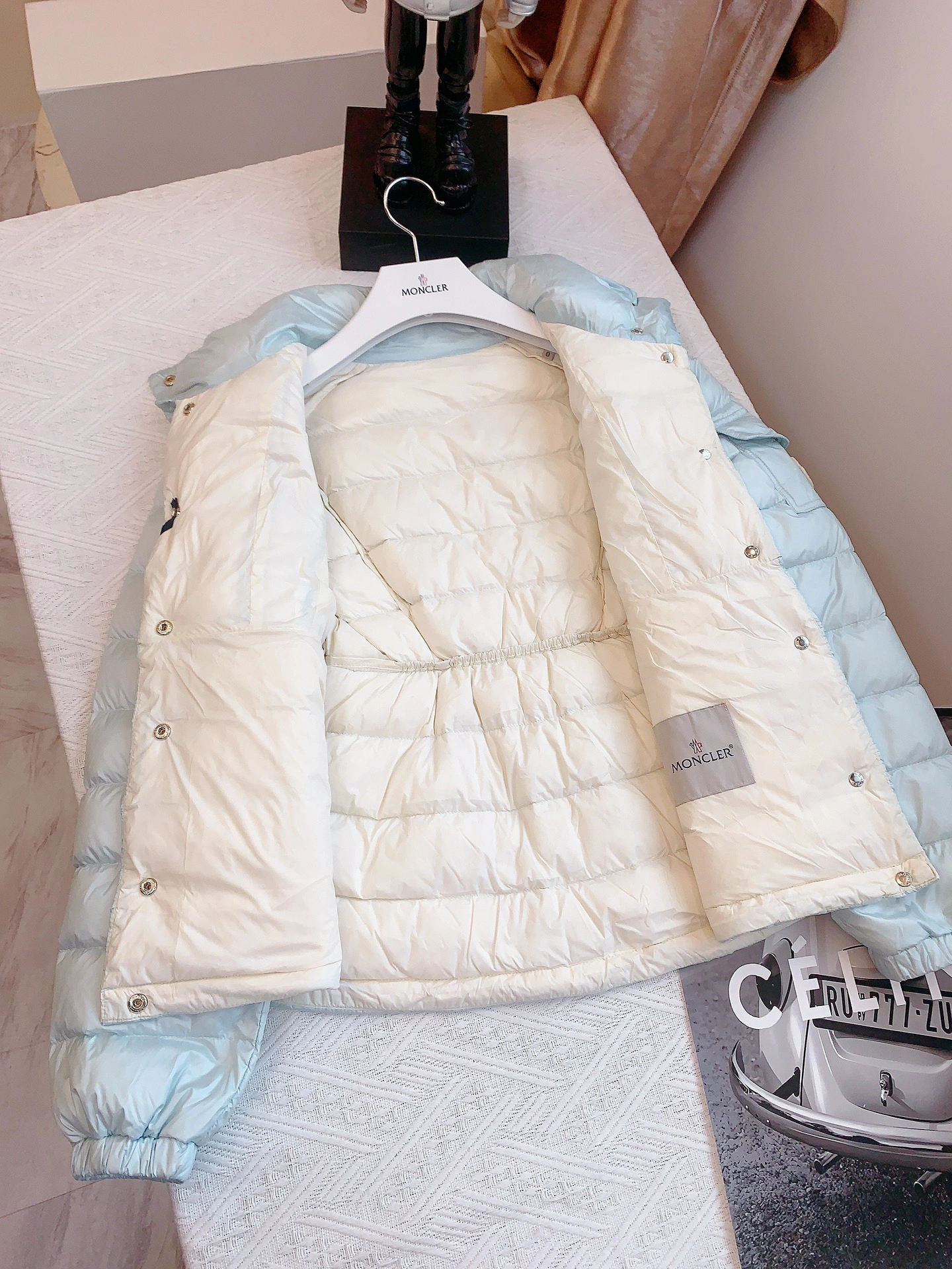 Neat Moncler Down Jackets 146335