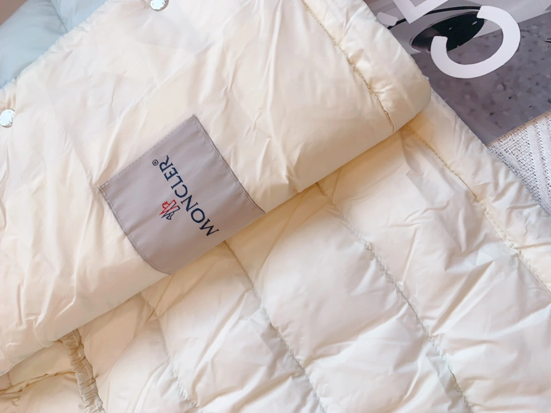 Neat Moncler Down Jackets 146335
