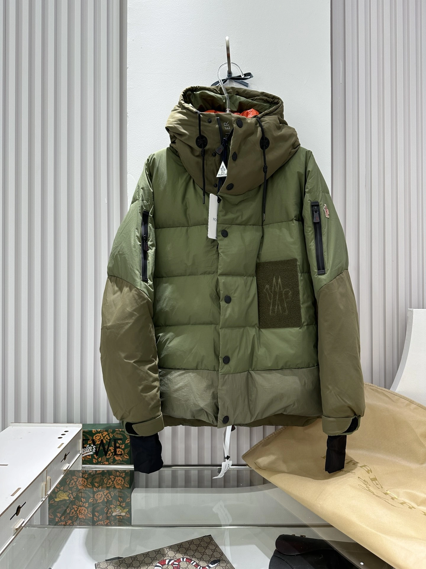 Classic Moncler Down Jackets 146334