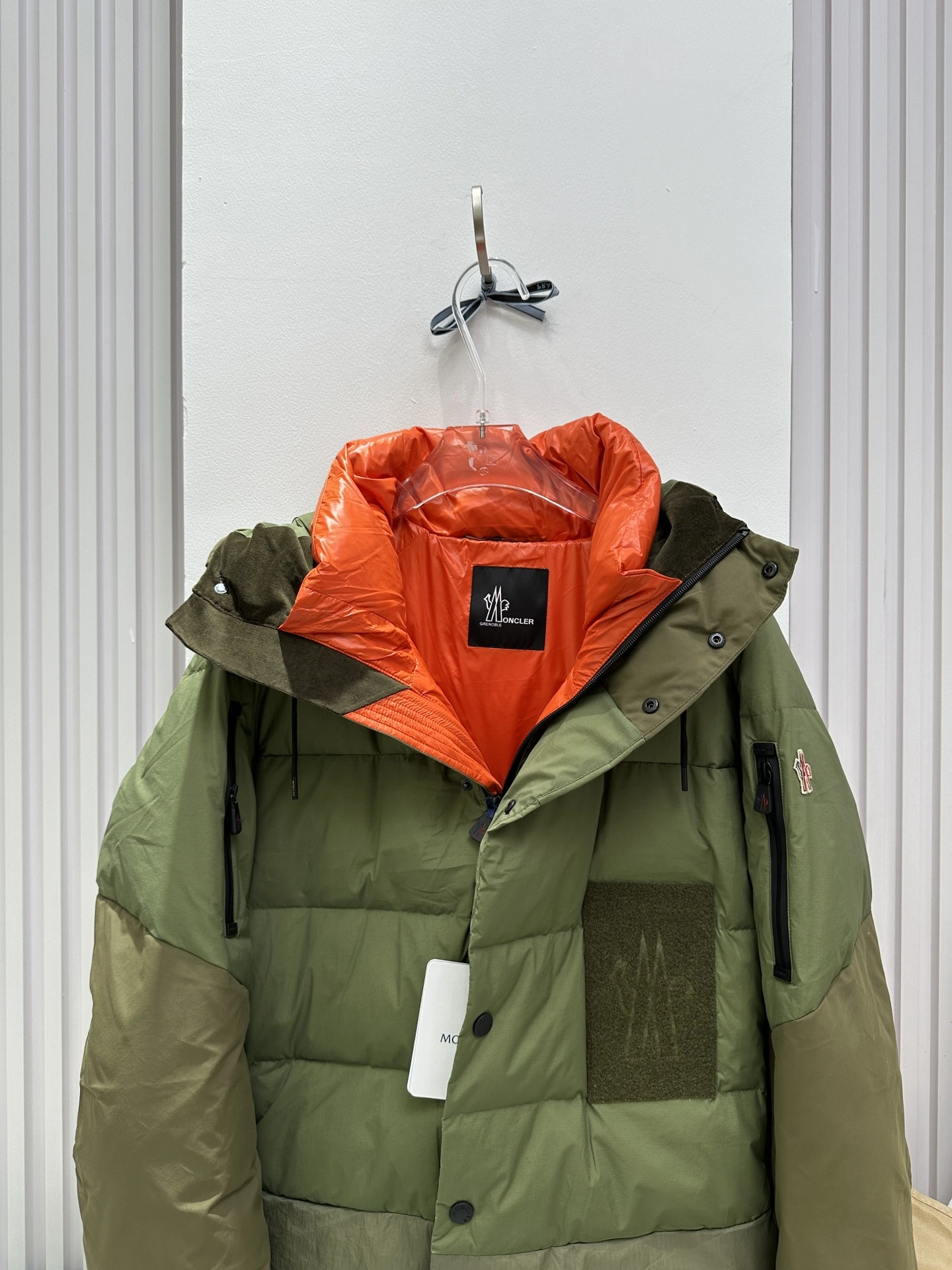Classic Moncler Down Jackets 146334