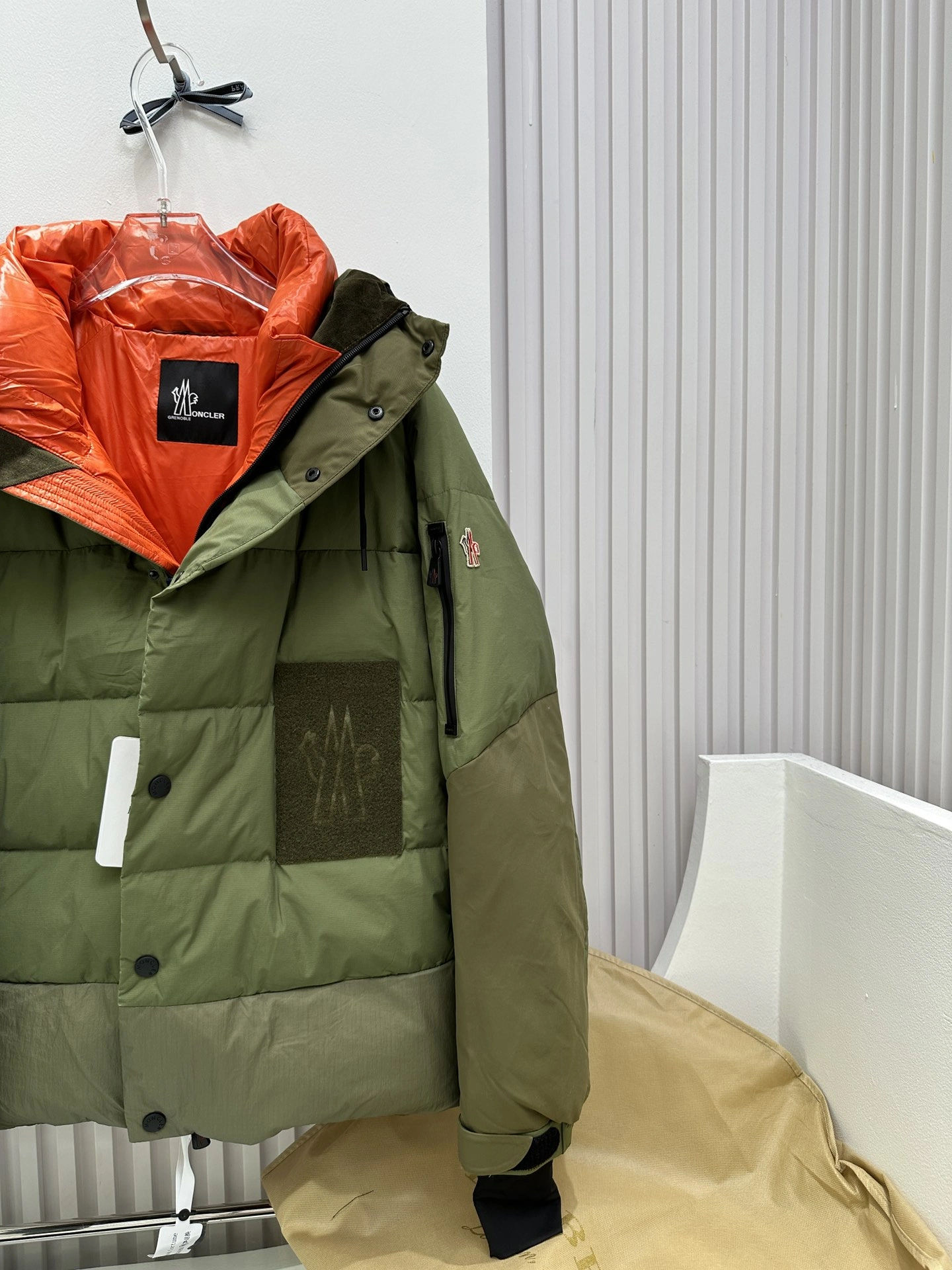 Classic Moncler Down Jackets 146334