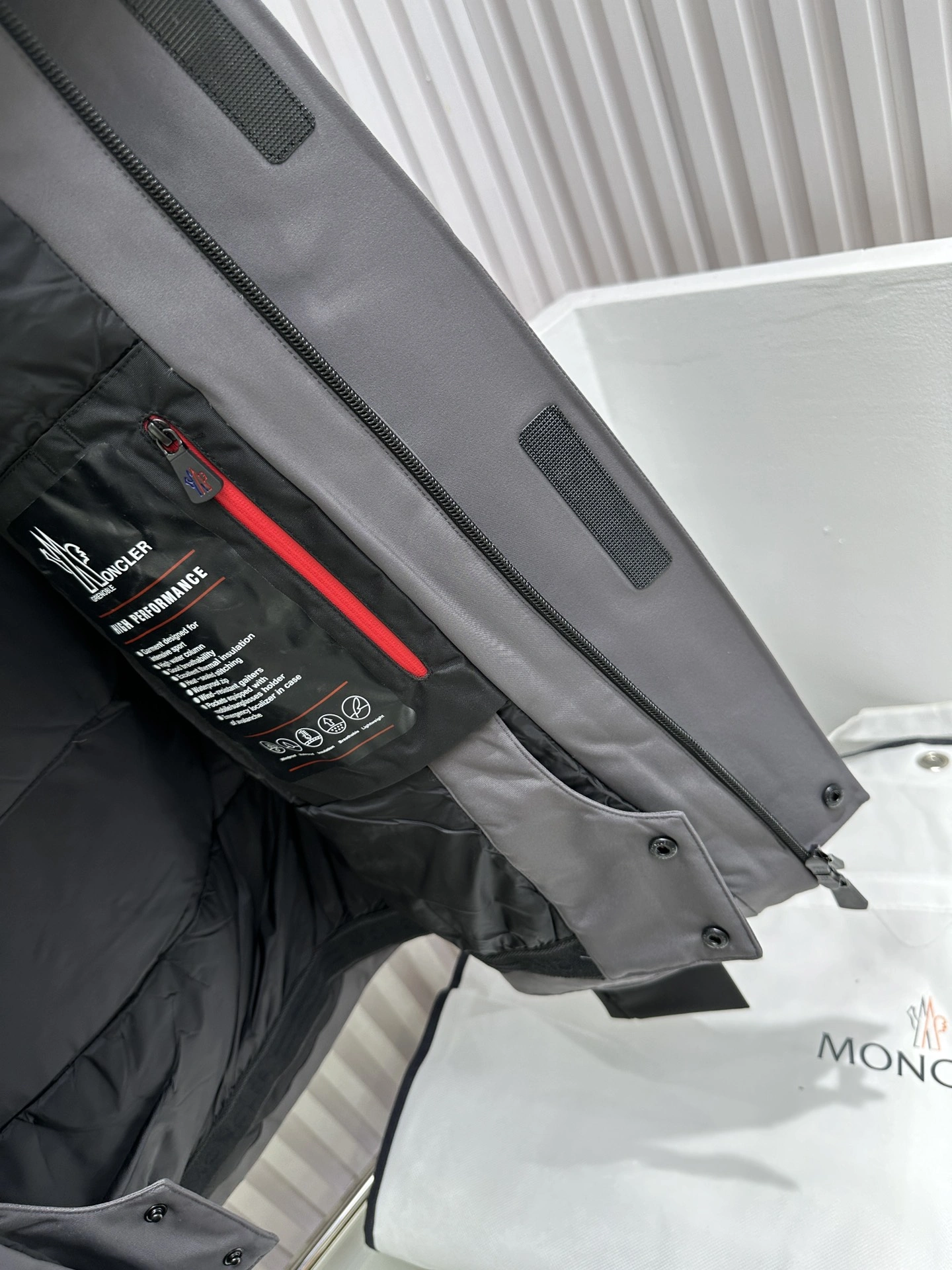 Flexible Moncler Down Jackets 146337