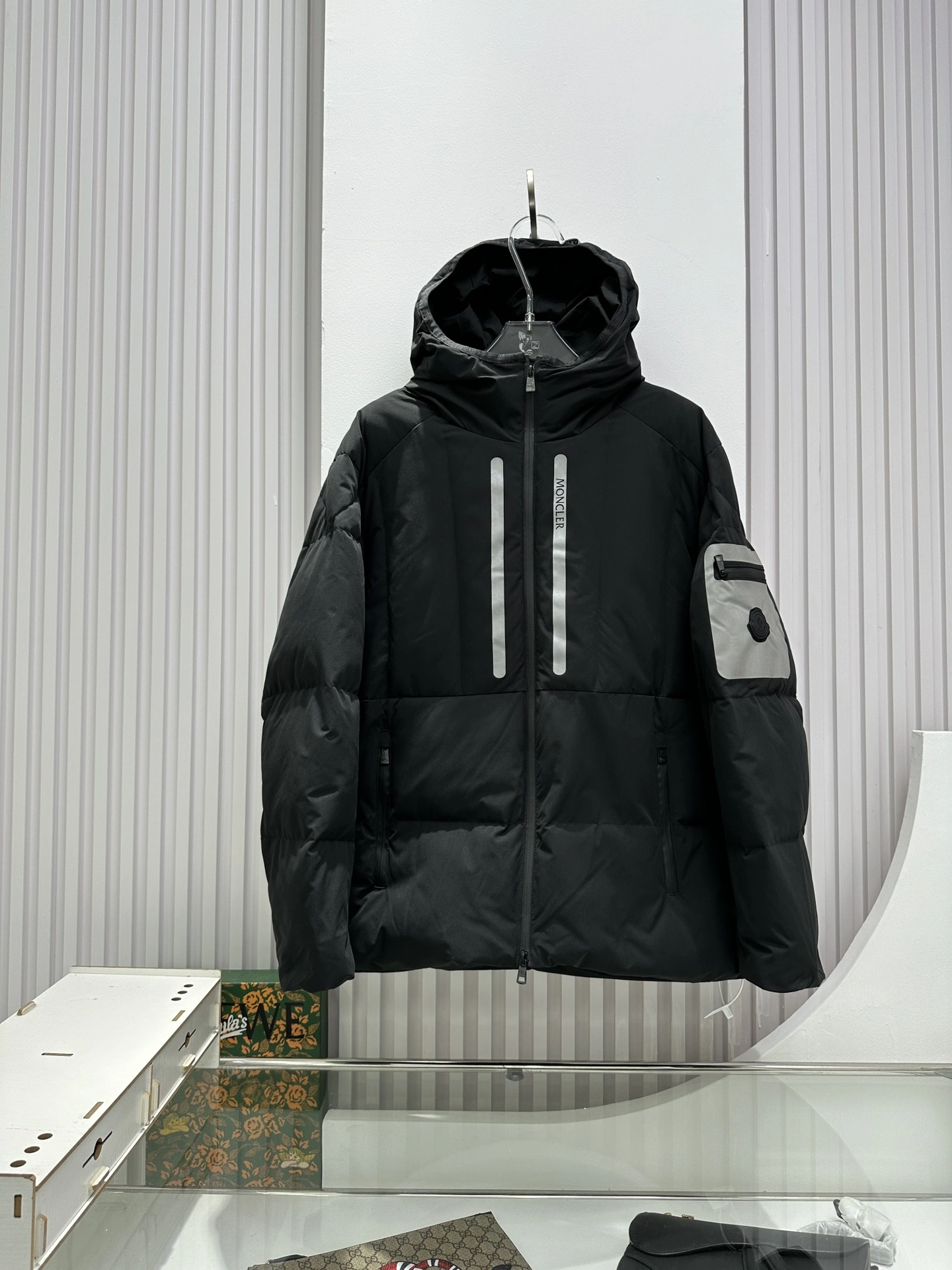 Premium Moncler Down Jackets 146326