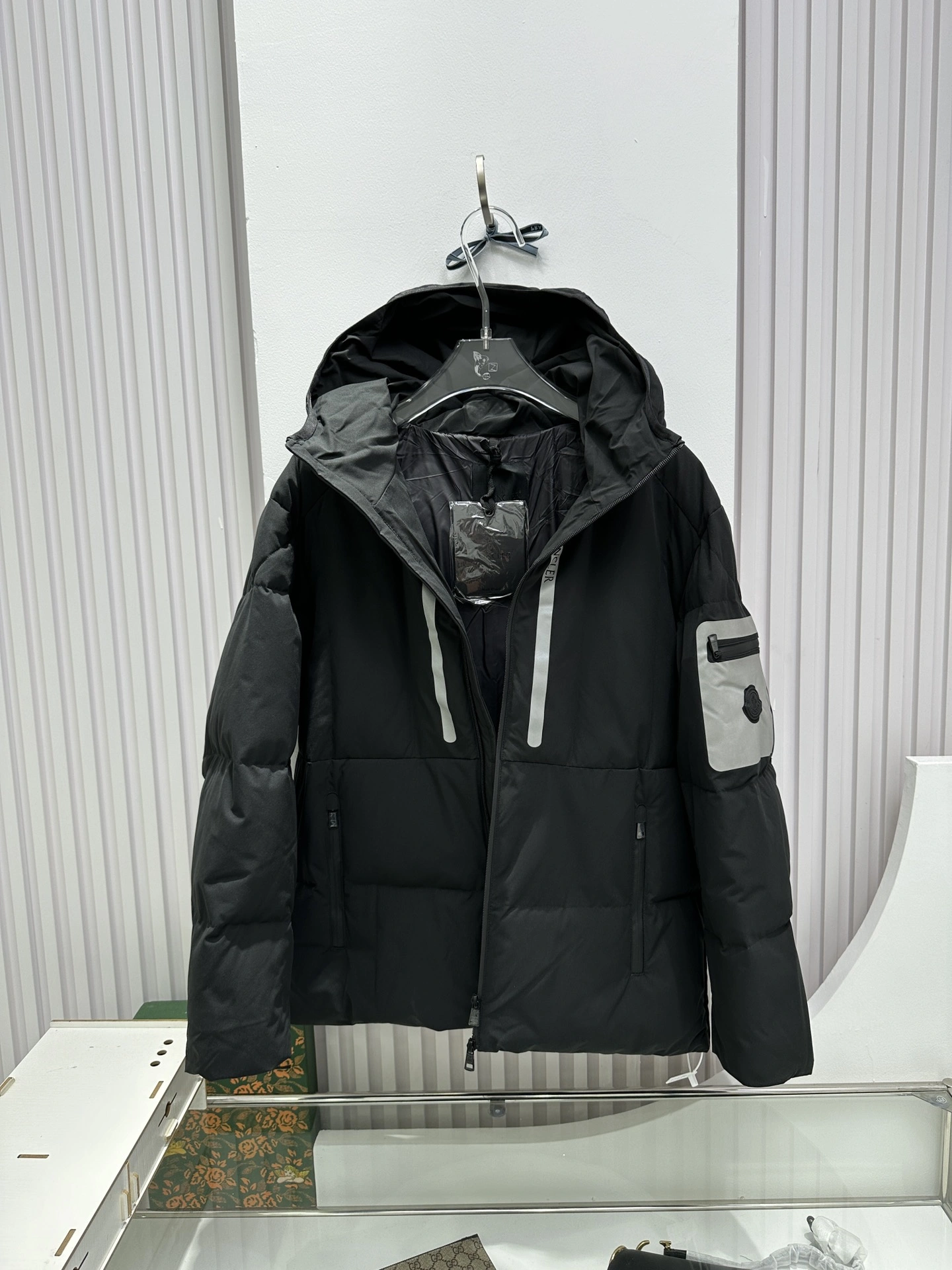 Premium Moncler Down Jackets 146326