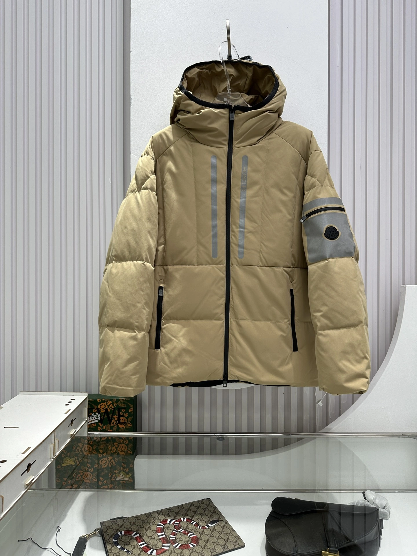 Resilient Moncler Down Jackets 146320