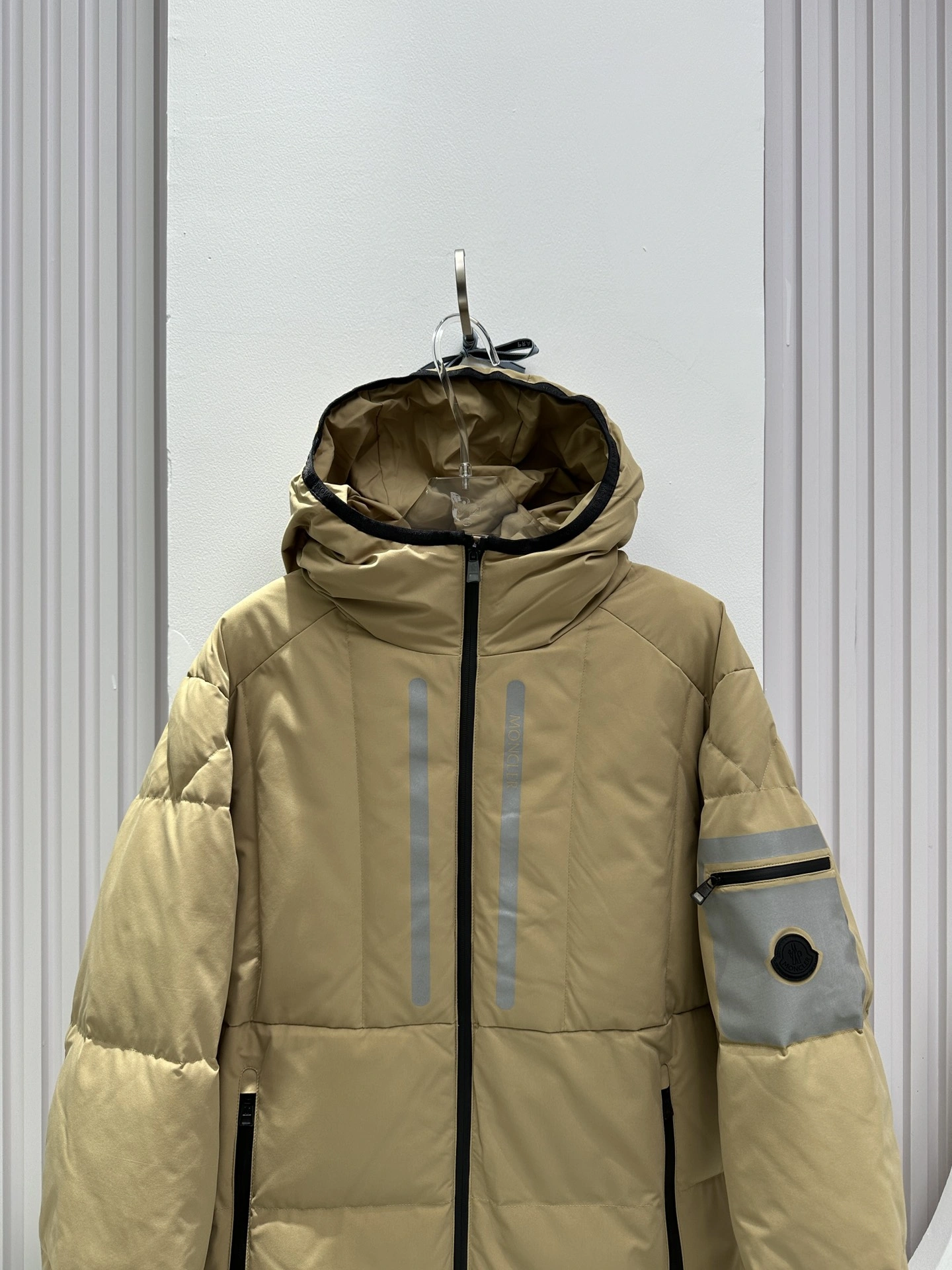 Resilient Moncler Down Jackets 146320