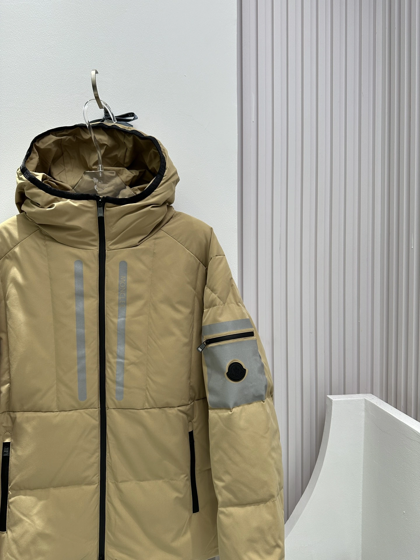 Resilient Moncler Down Jackets 146320