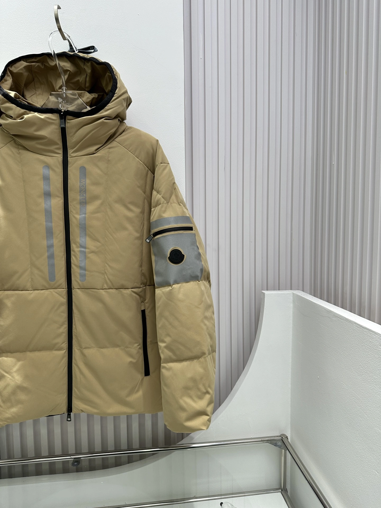 Resilient Moncler Down Jackets 146320