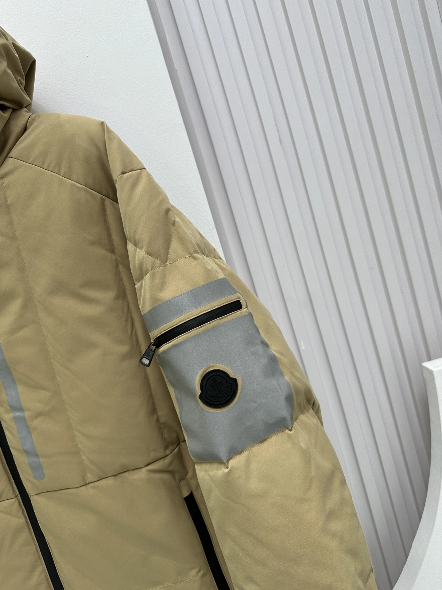 Resilient Moncler Down Jackets 146320