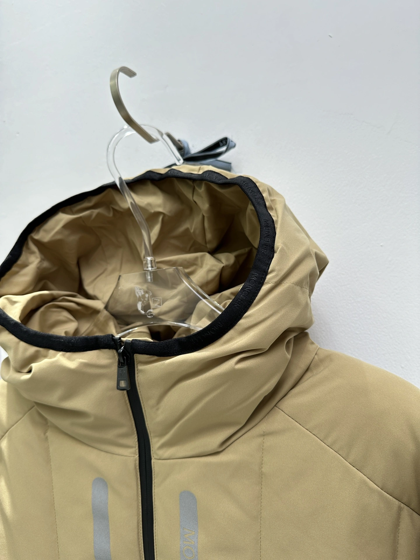 Resilient Moncler Down Jackets 146320