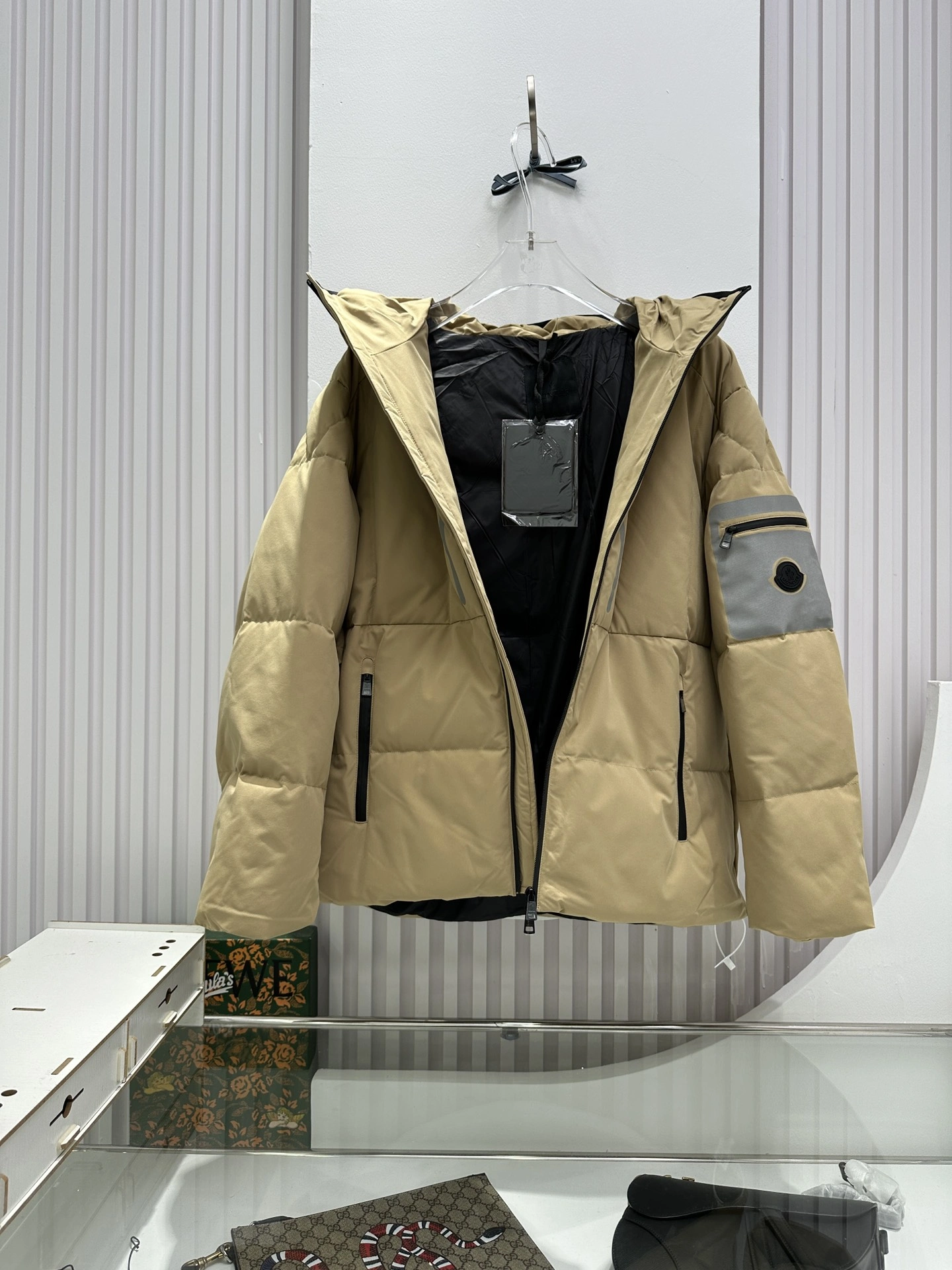 Resilient Moncler Down Jackets 146320