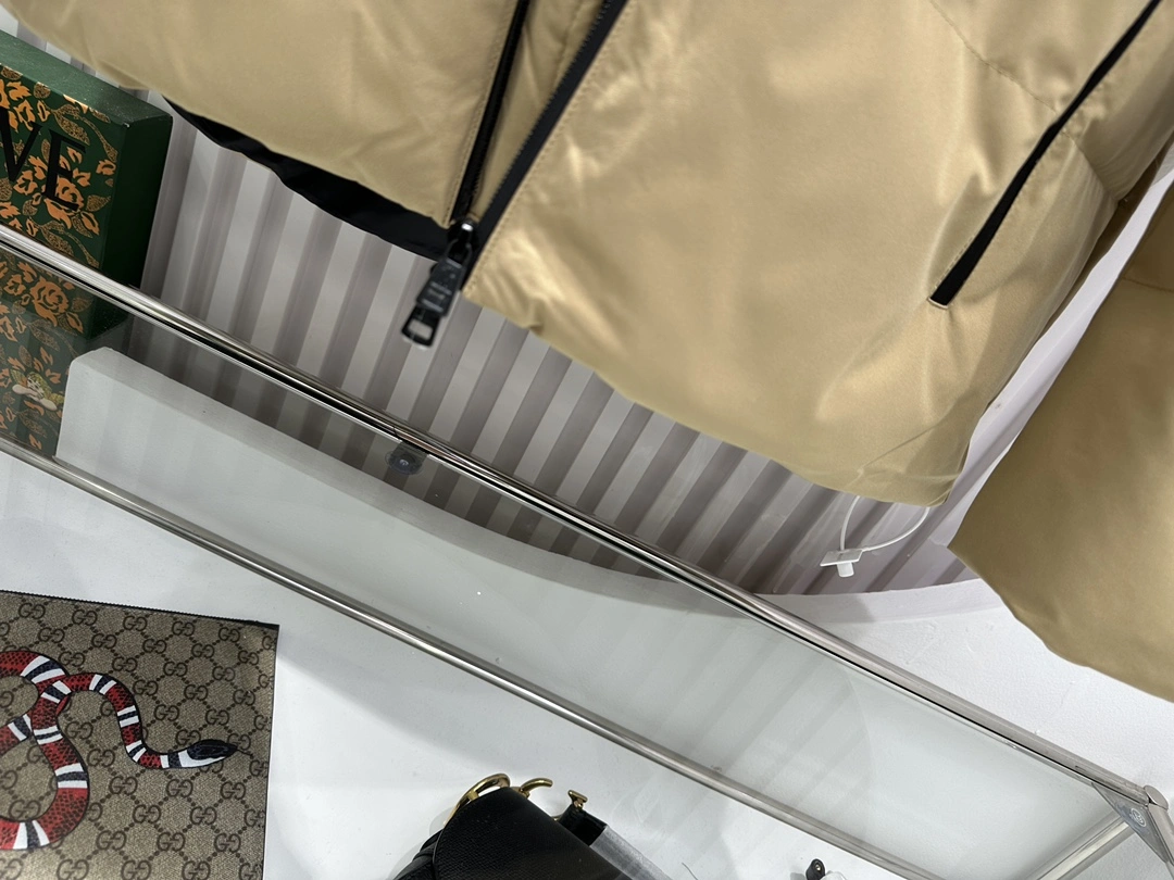 Resilient Moncler Down Jackets 146320
