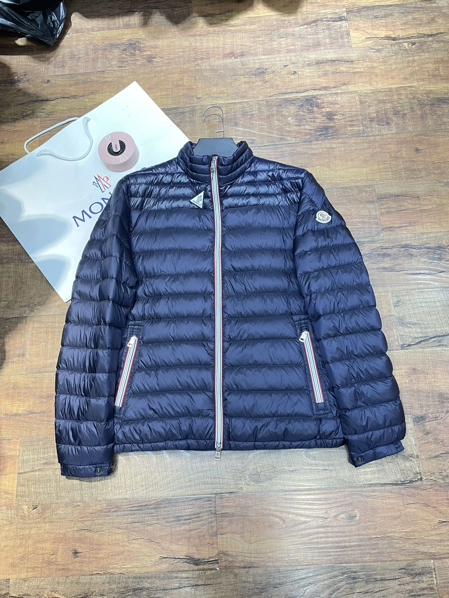 Moncler Down Jackets Sleek 146329