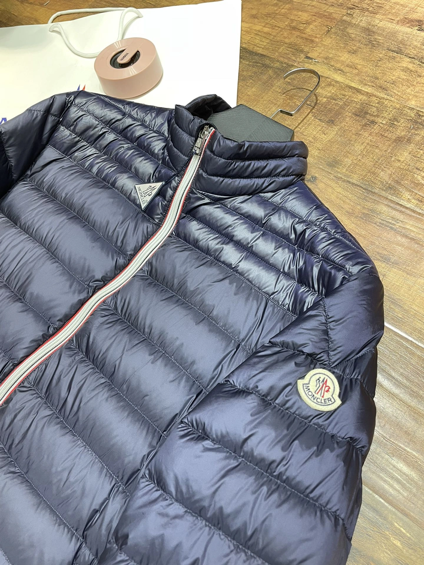 Moncler Down Jackets Sleek 146329
