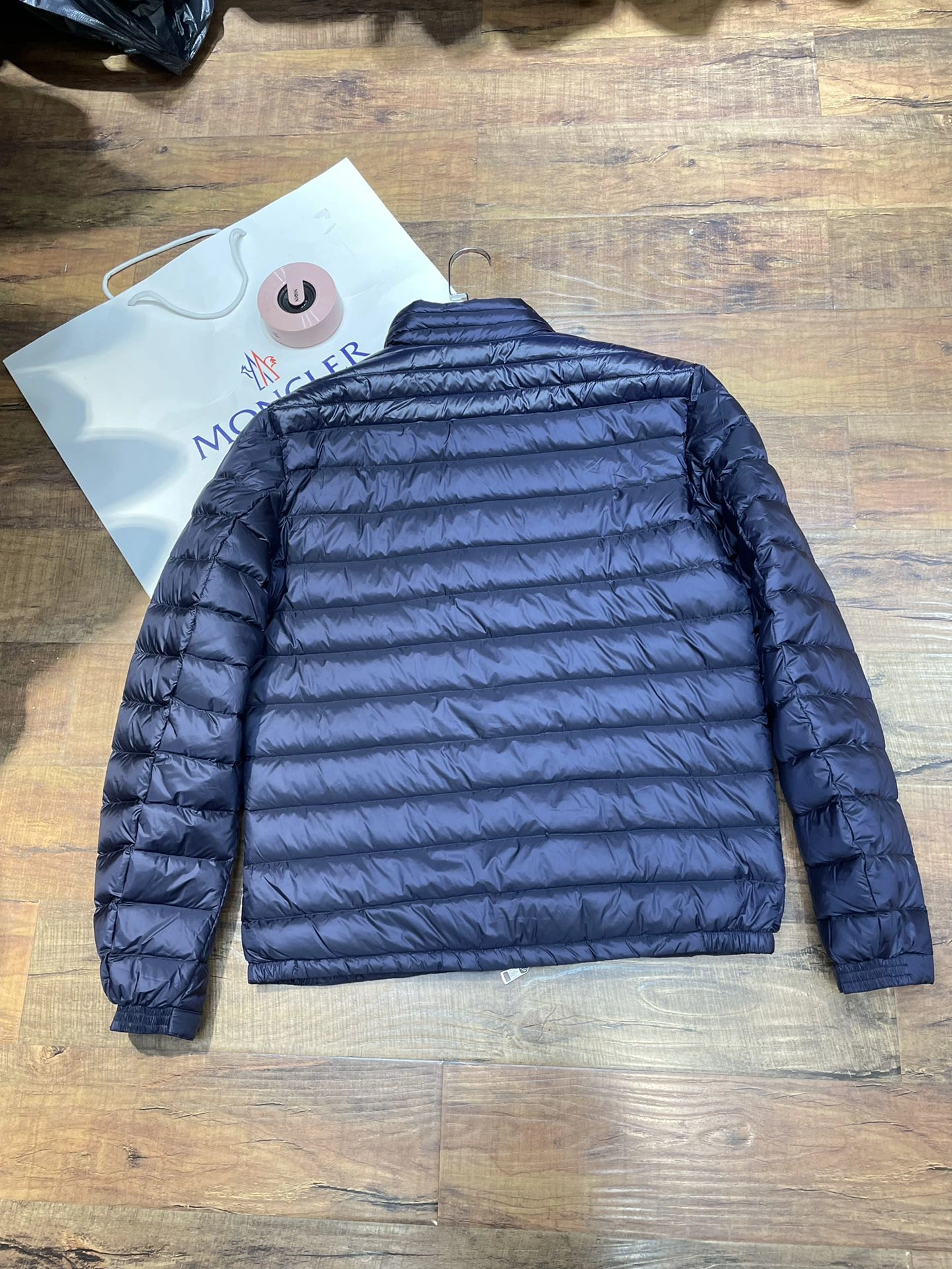 Moncler Down Jackets Sleek 146329